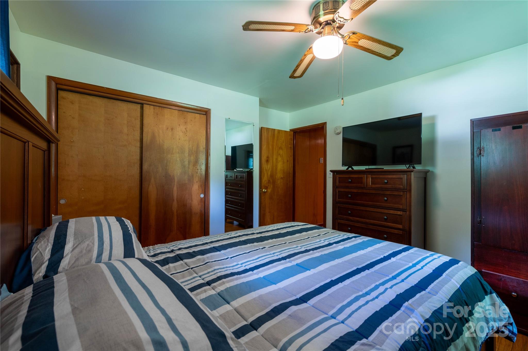 40 Double Island Road — Burnsville