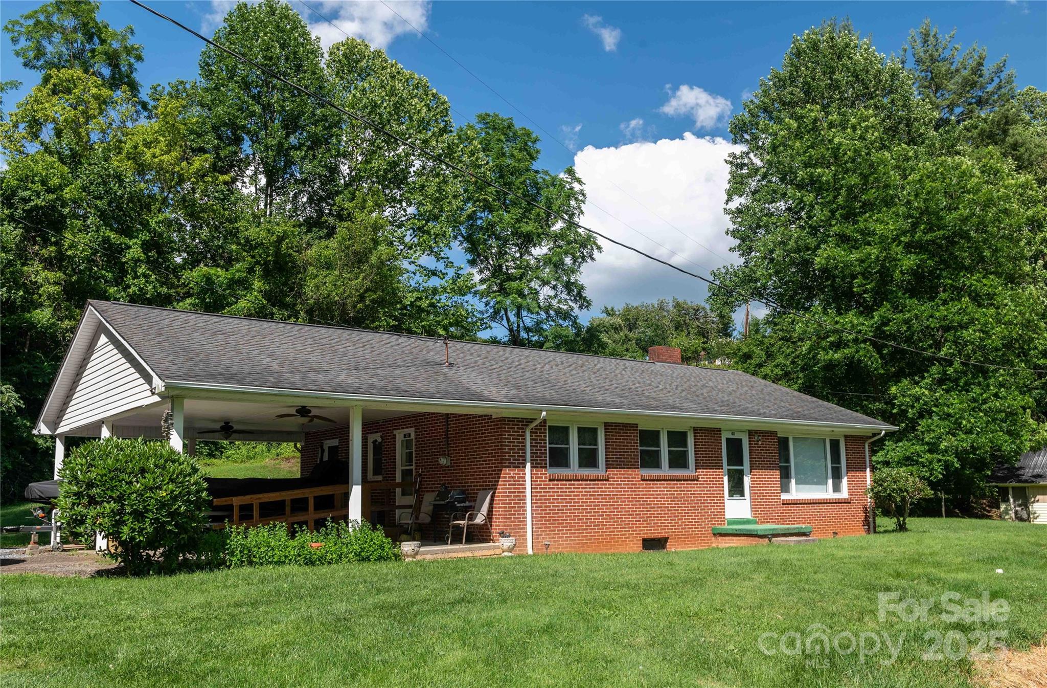 40 Double Island Road — Burnsville