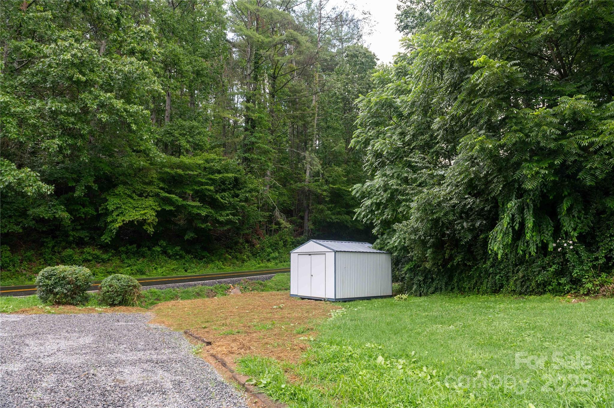 40 Double Island Road — Burnsville