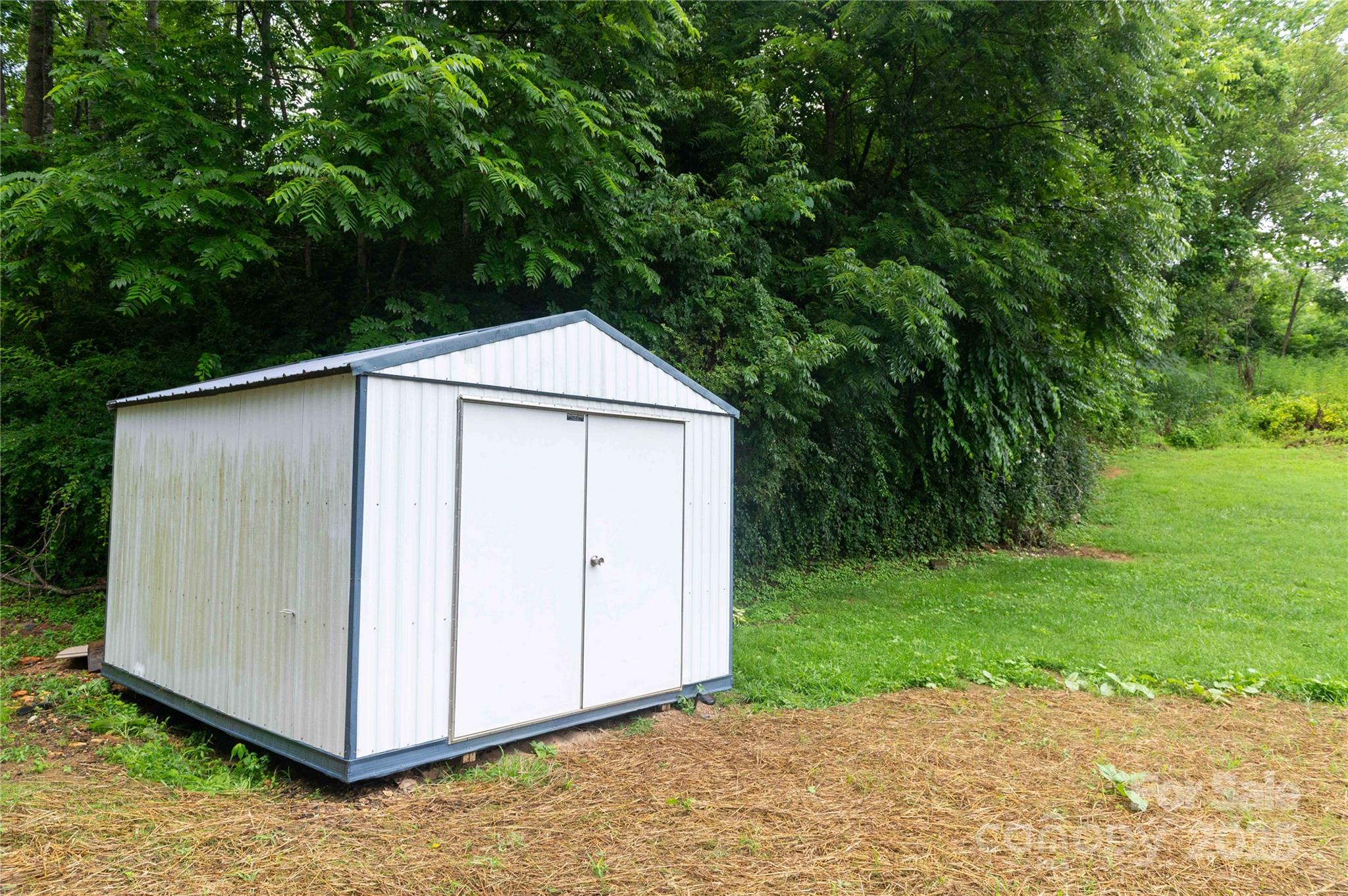40 Double Island Road — Burnsville