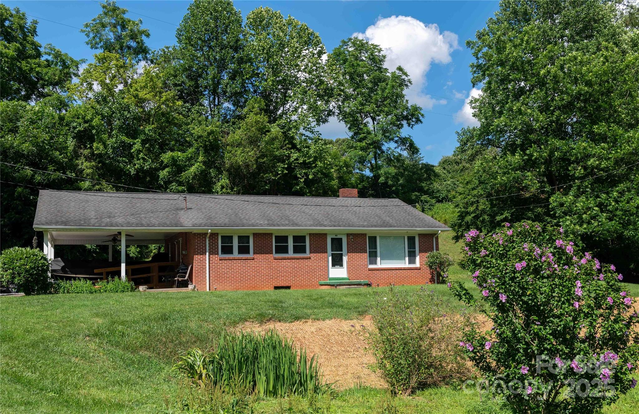 40 Double Island Road — Burnsville