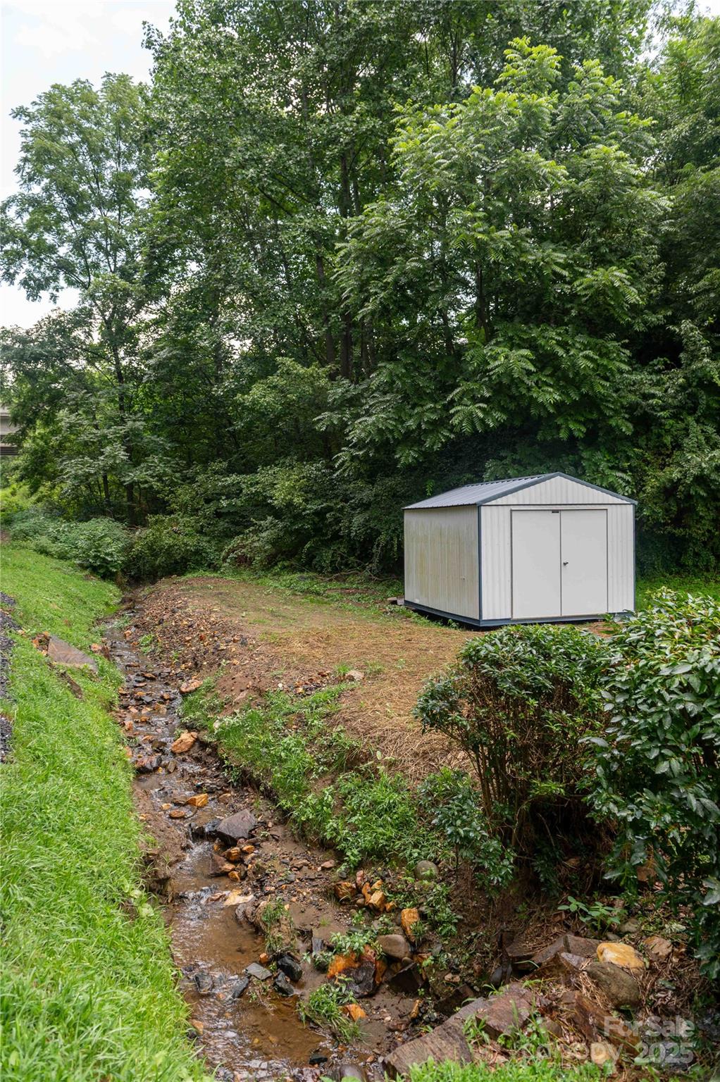 40 Double Island Road — Burnsville