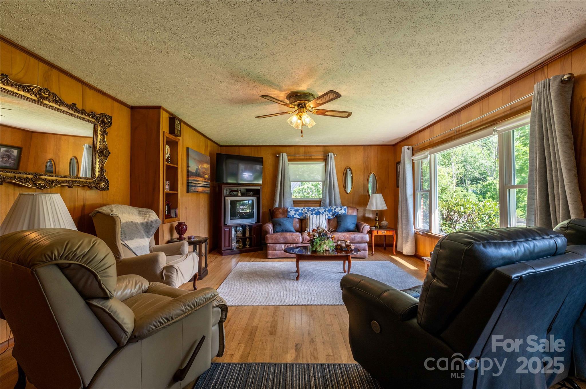 40 Double Island Road — Burnsville