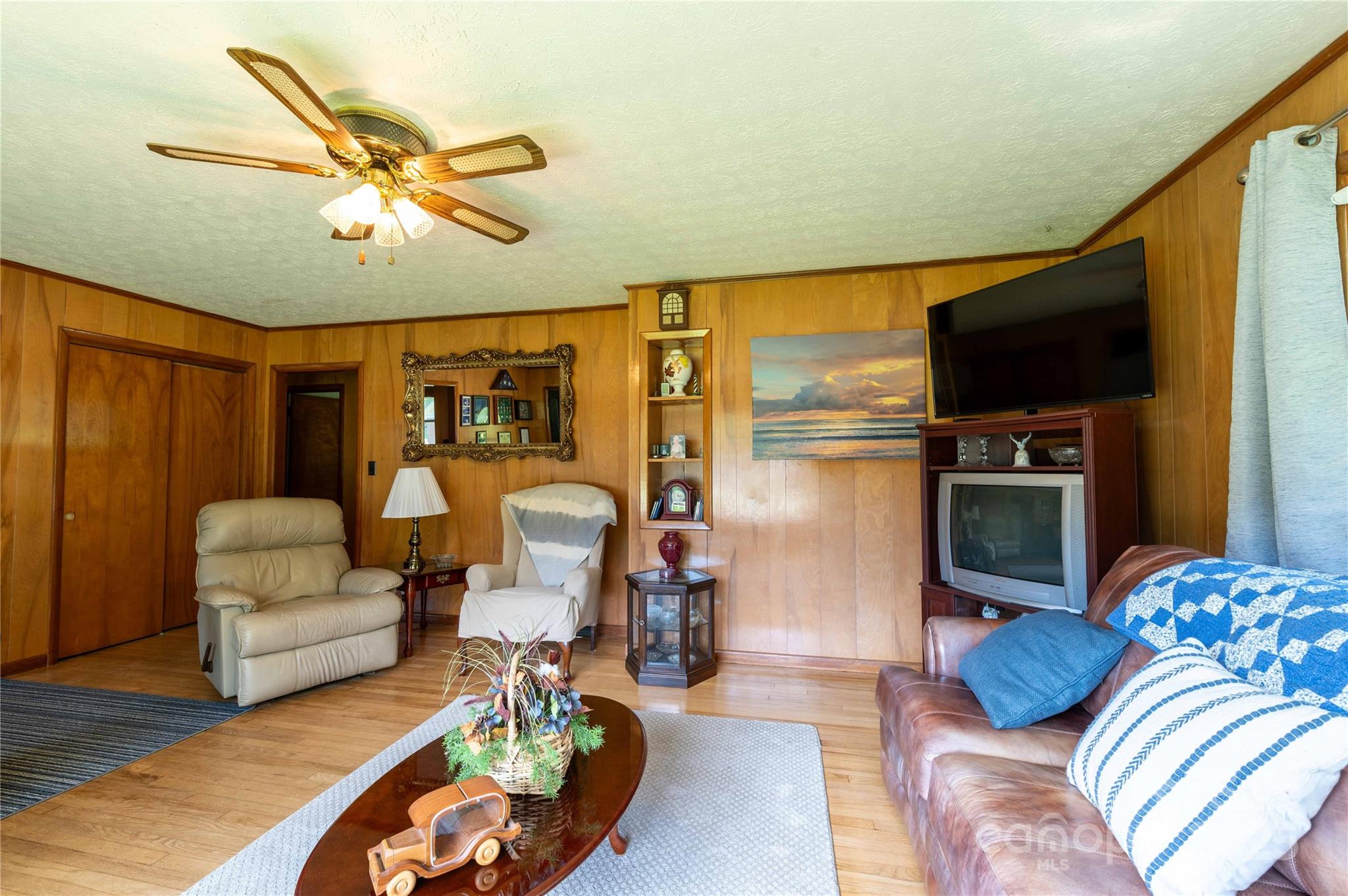 40 Double Island Road — Burnsville