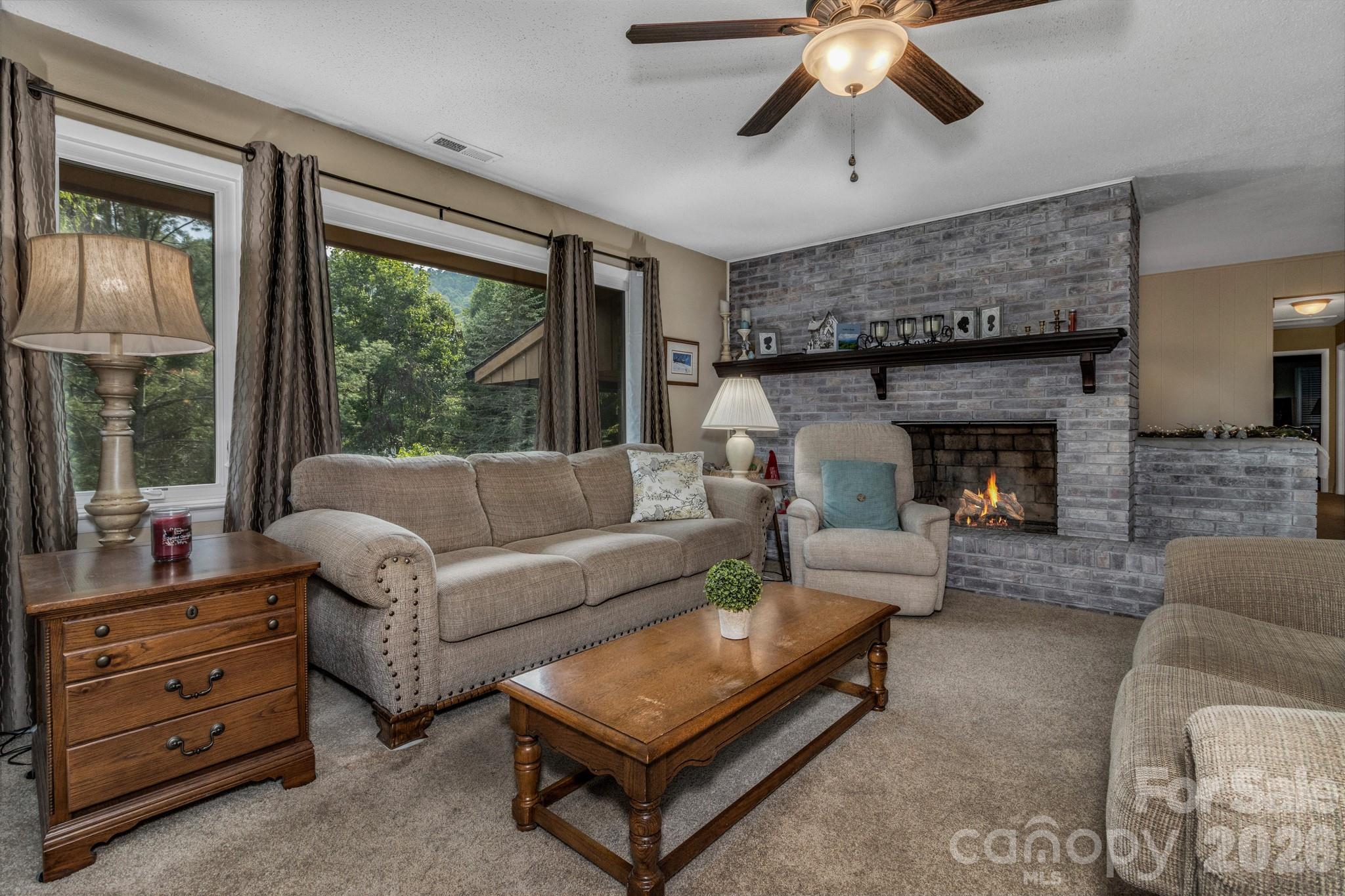 31 Mark Twain Road — Asheville