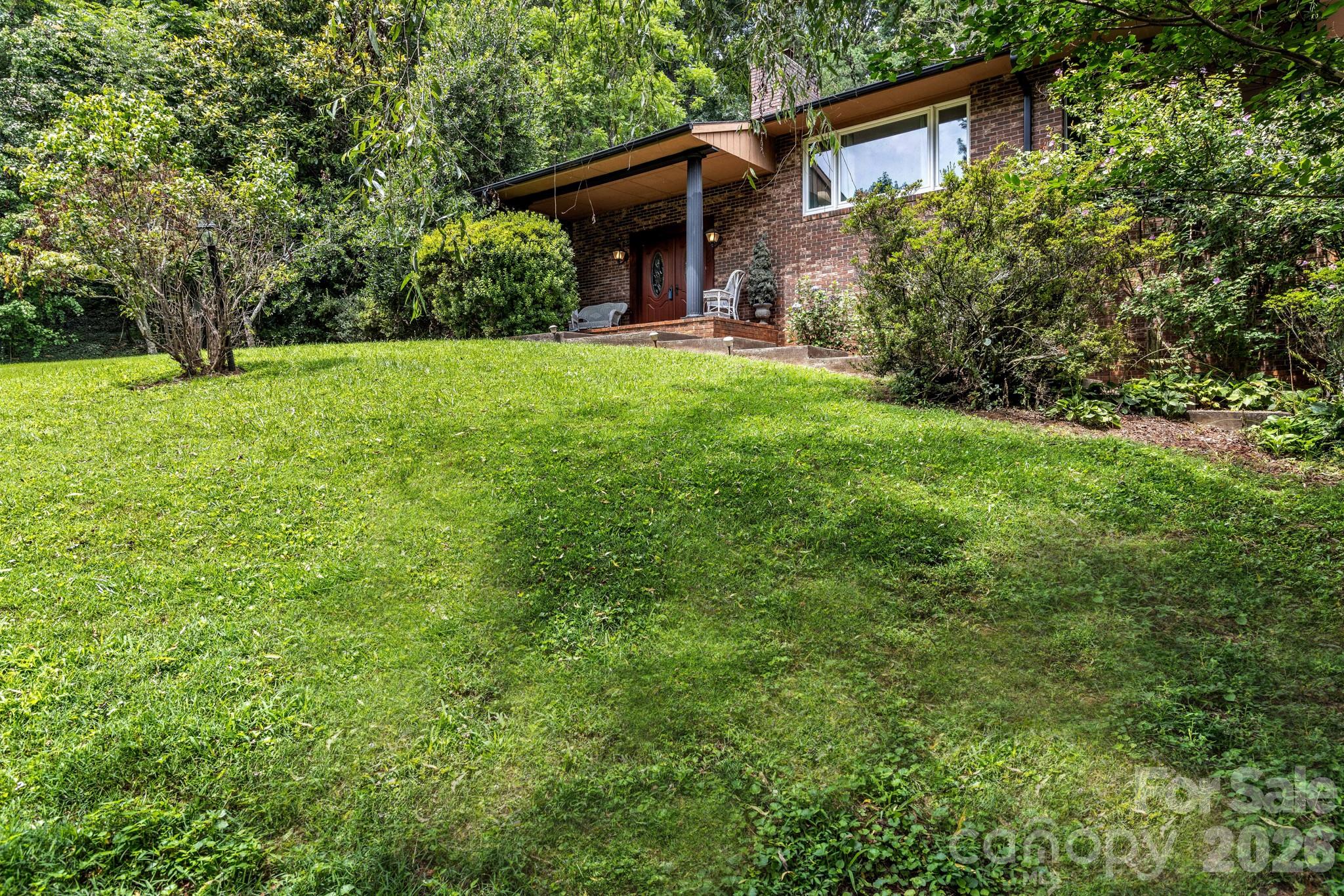 31 Mark Twain Road — Asheville
