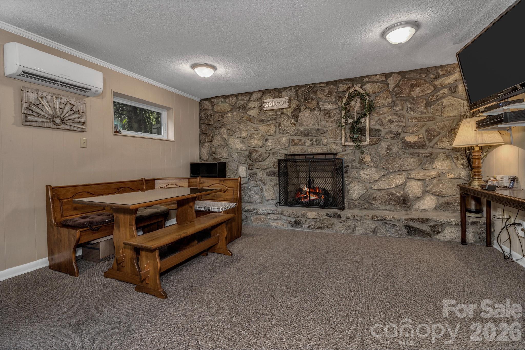 31 Mark Twain Road — Asheville