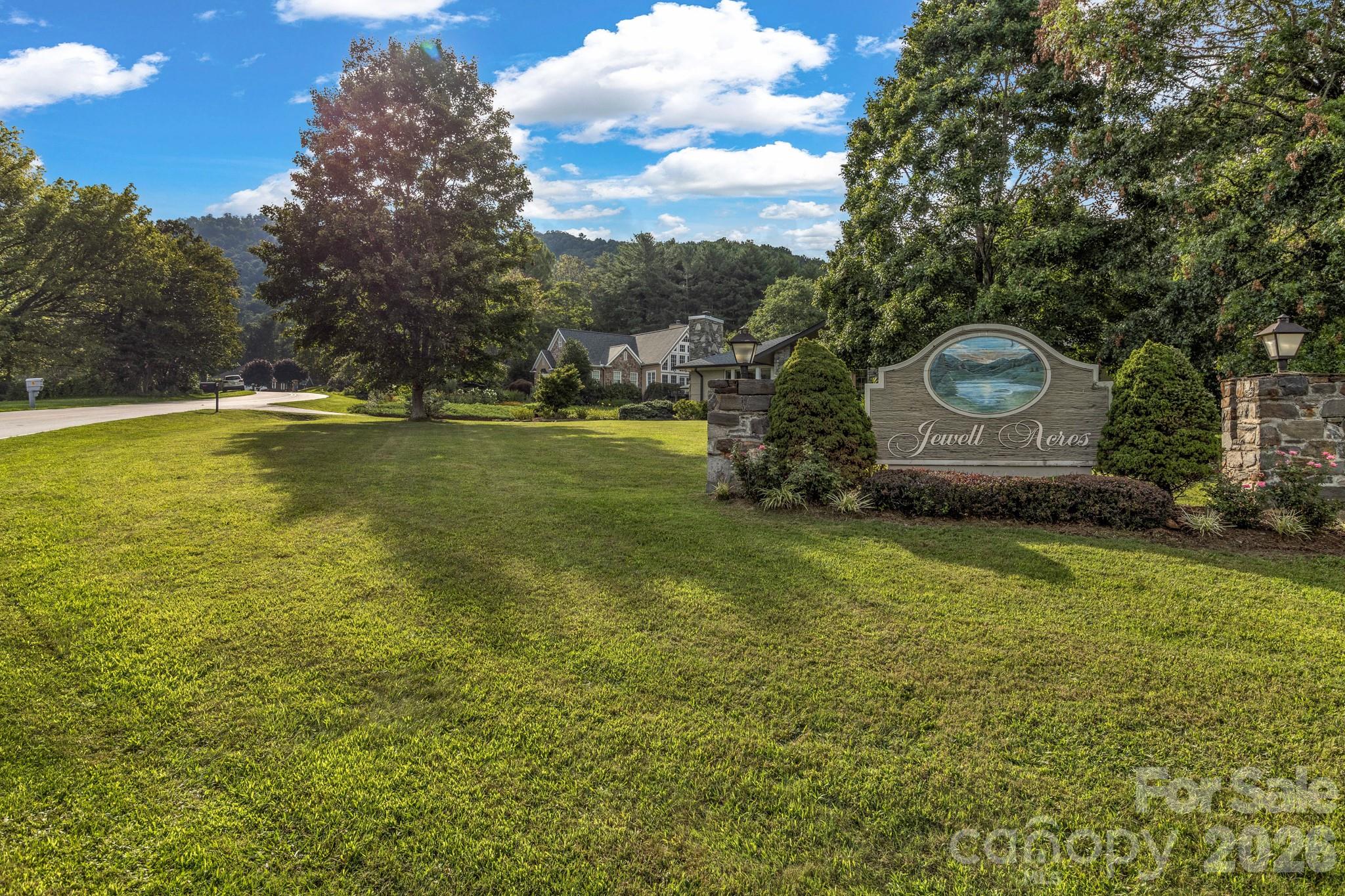 31 Mark Twain Road — Asheville