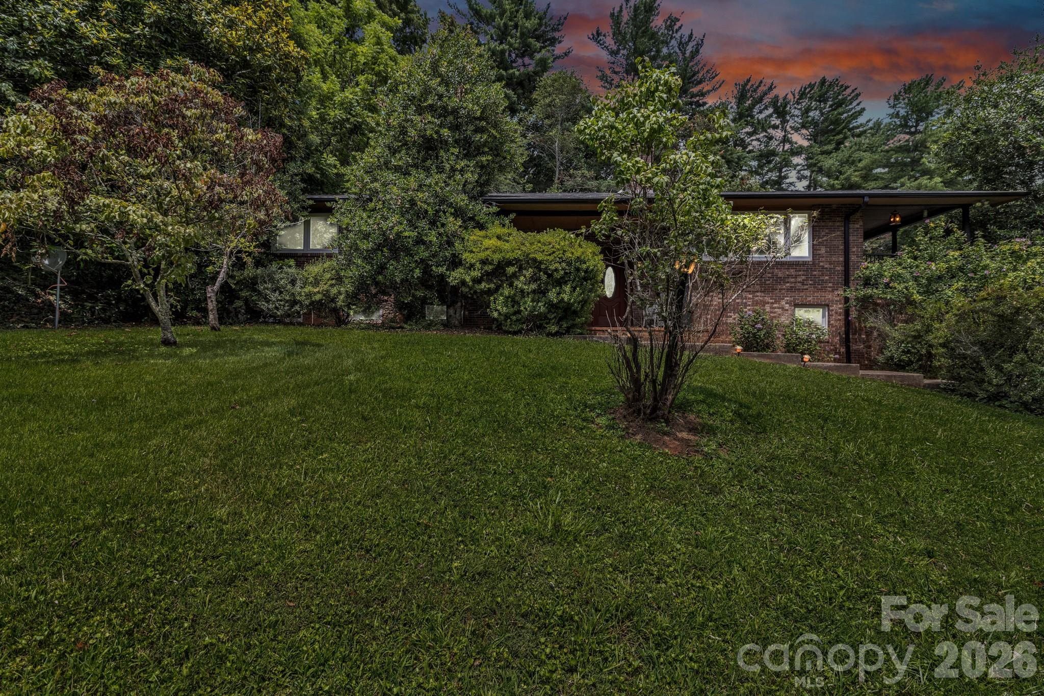 31 Mark Twain Road — Asheville
