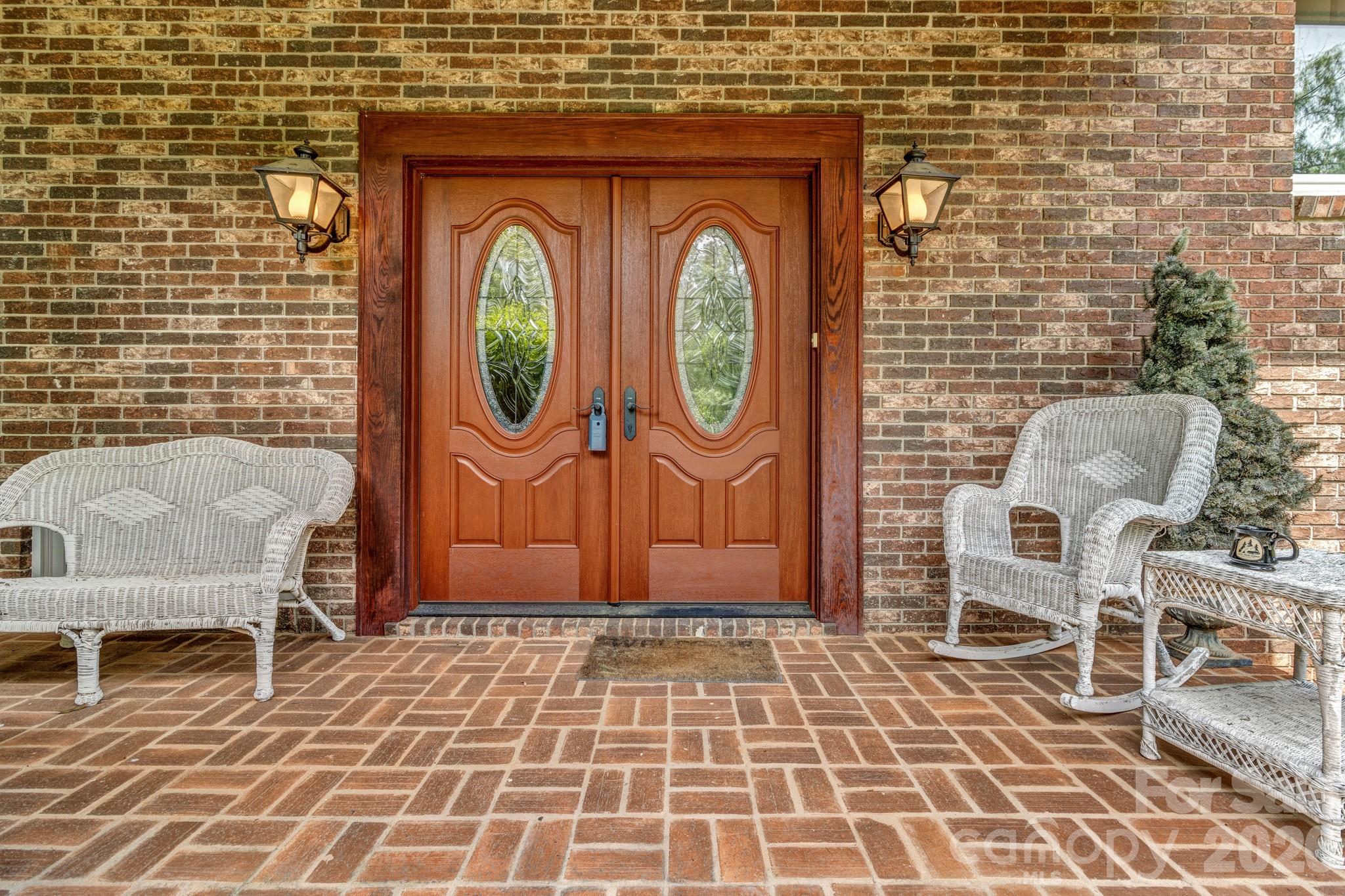 31 Mark Twain Road — Asheville