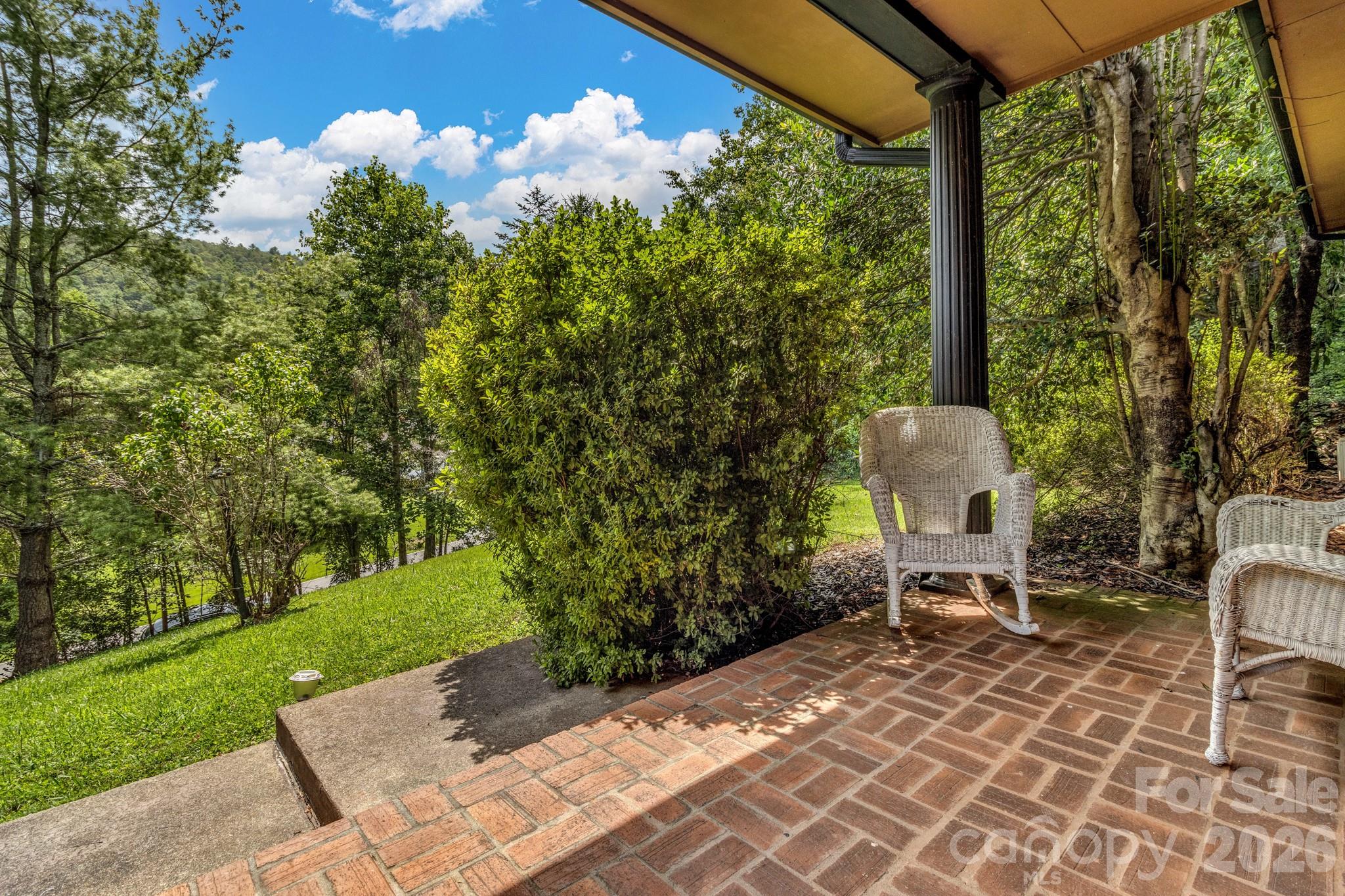 31 Mark Twain Road — Asheville