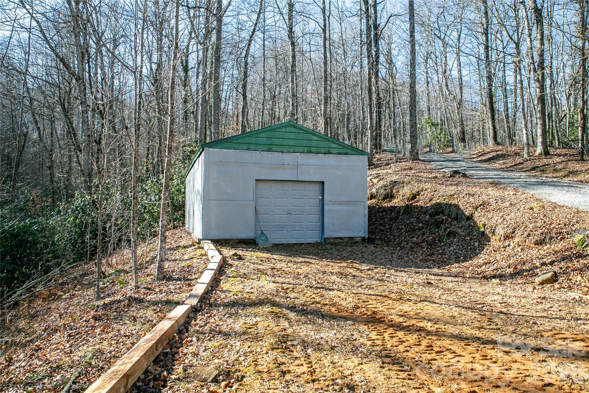 370 Moons Rest Lane — Brevard