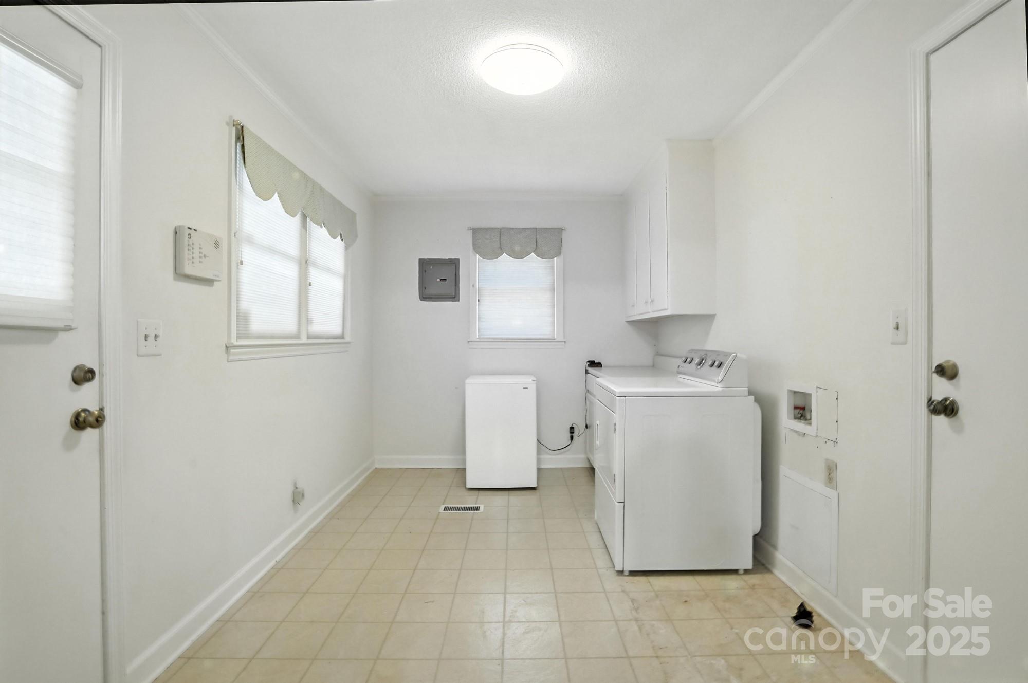 3427 N Nc 16 Highway — Denver