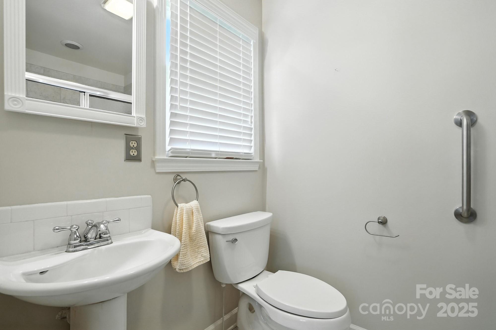 3427 N Nc 16 Highway — Denver
