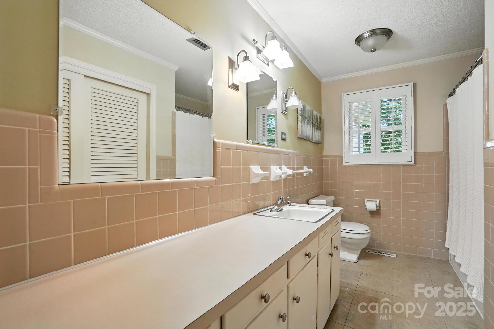 3427 N Nc 16 Highway — Denver