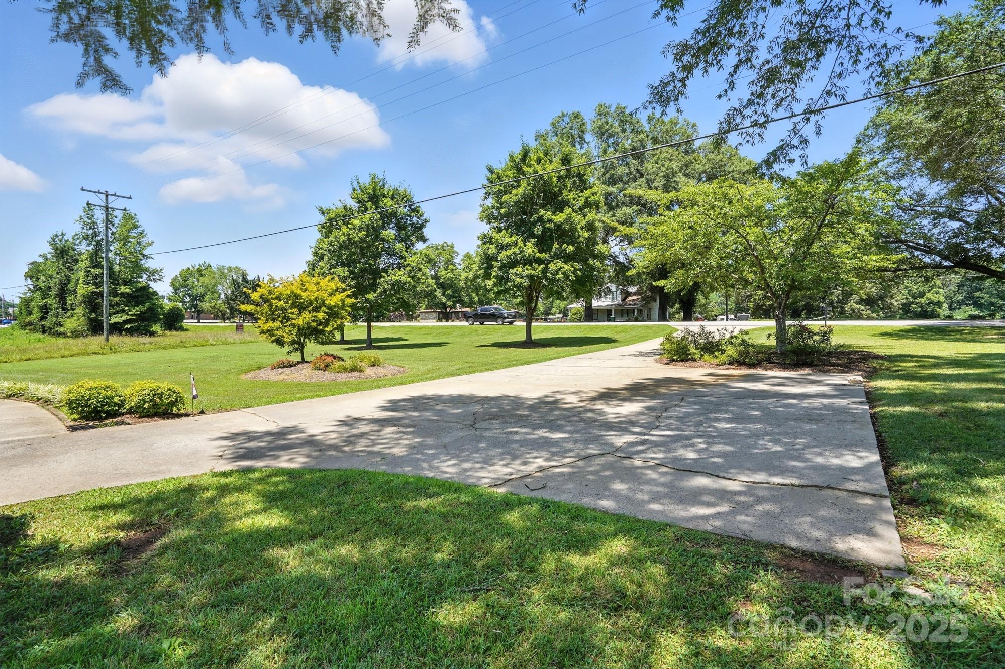 3427 N Nc 16 Highway — Denver