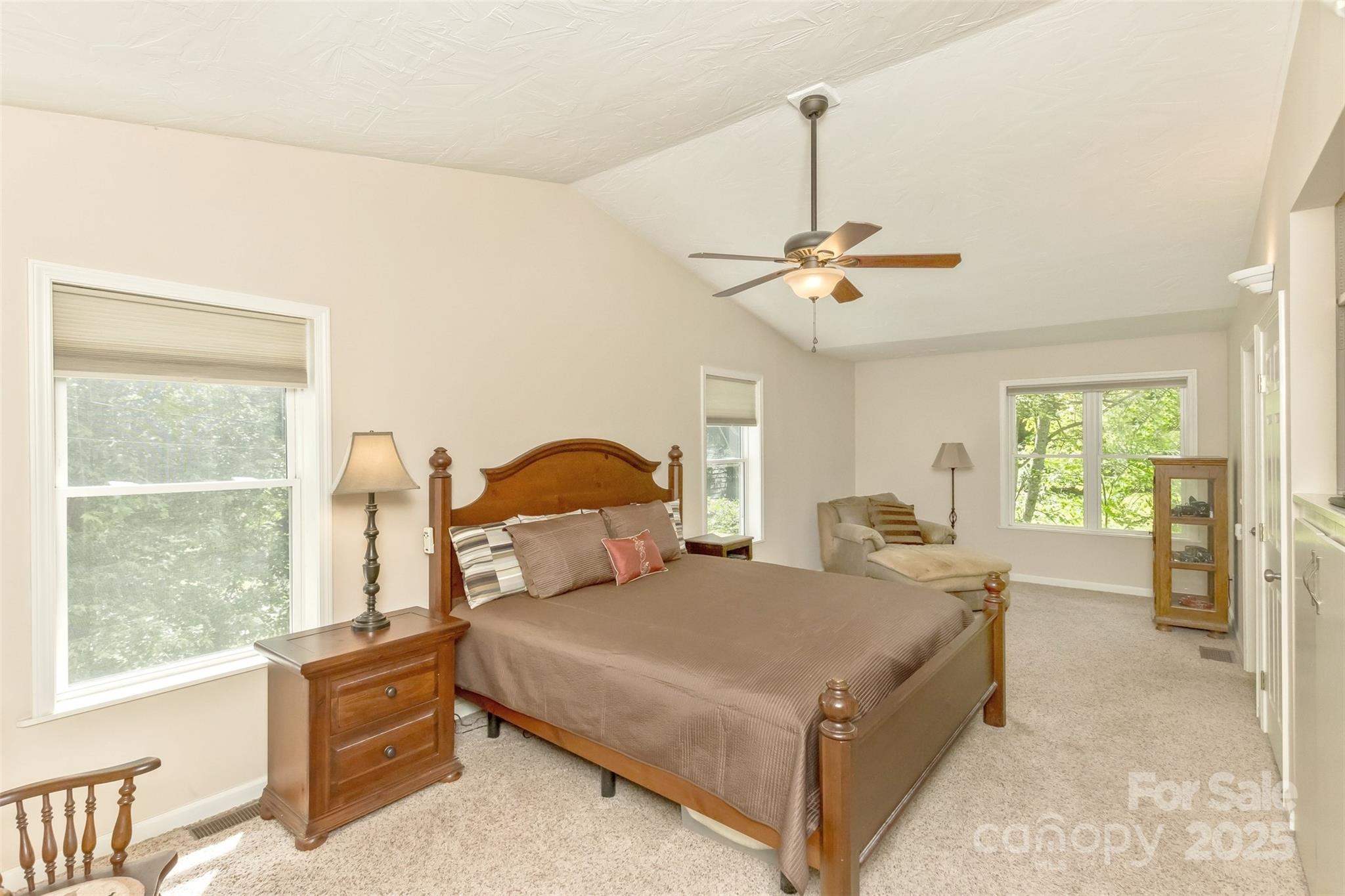 15 Beaverdam Knoll Road — Asheville
