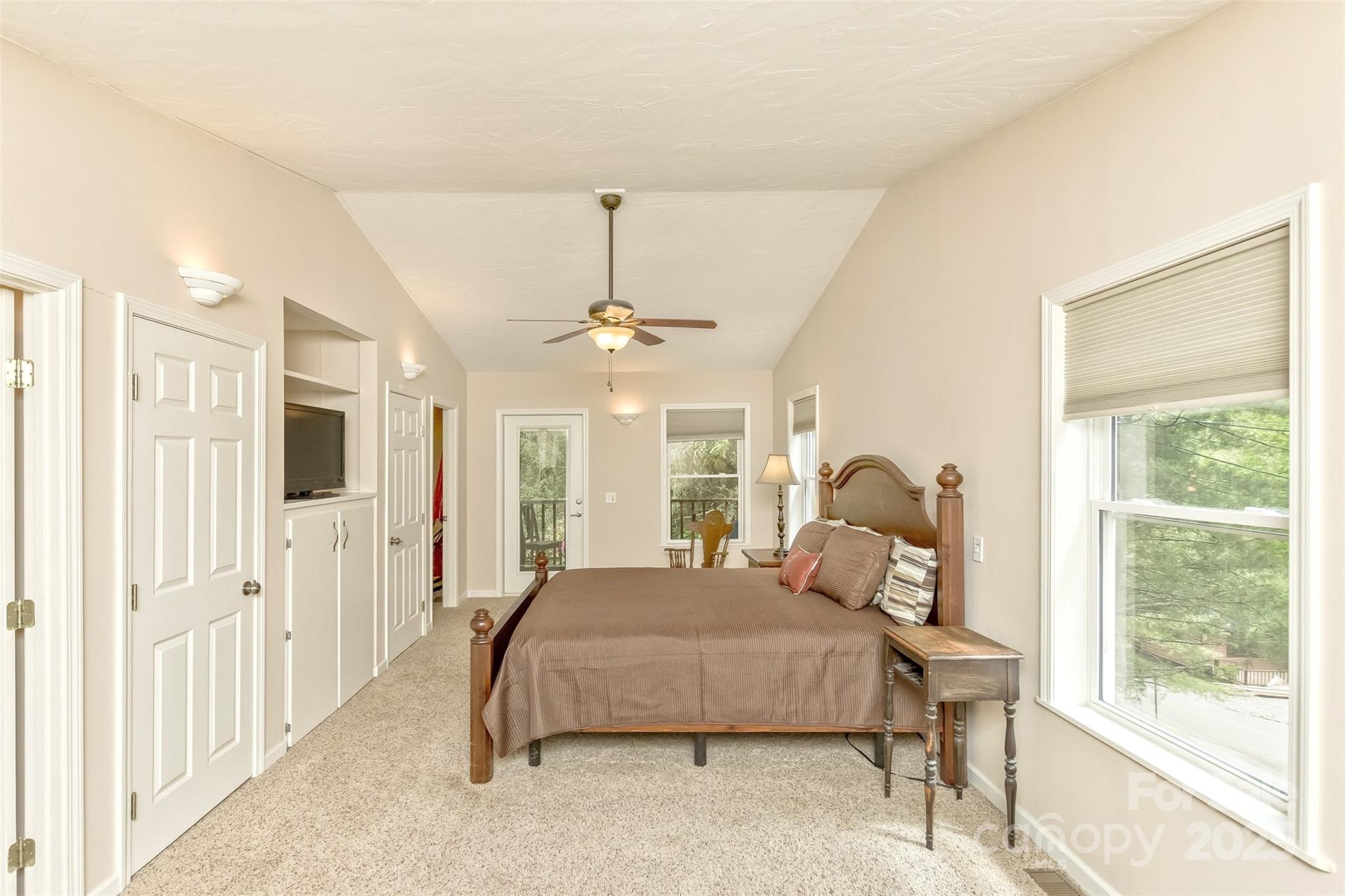 15 Beaverdam Knoll Road — Asheville