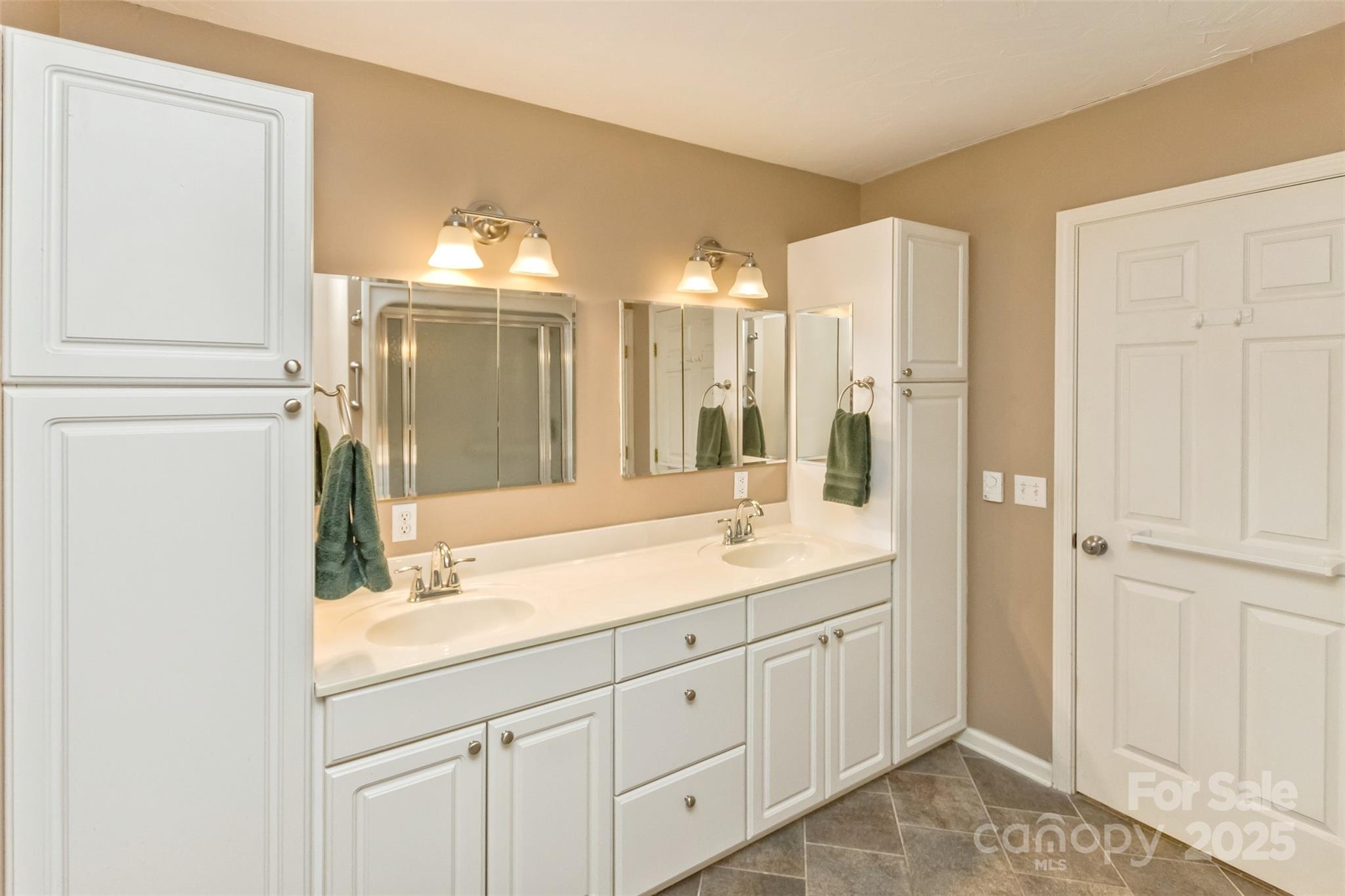 15 Beaverdam Knoll Road — Asheville
