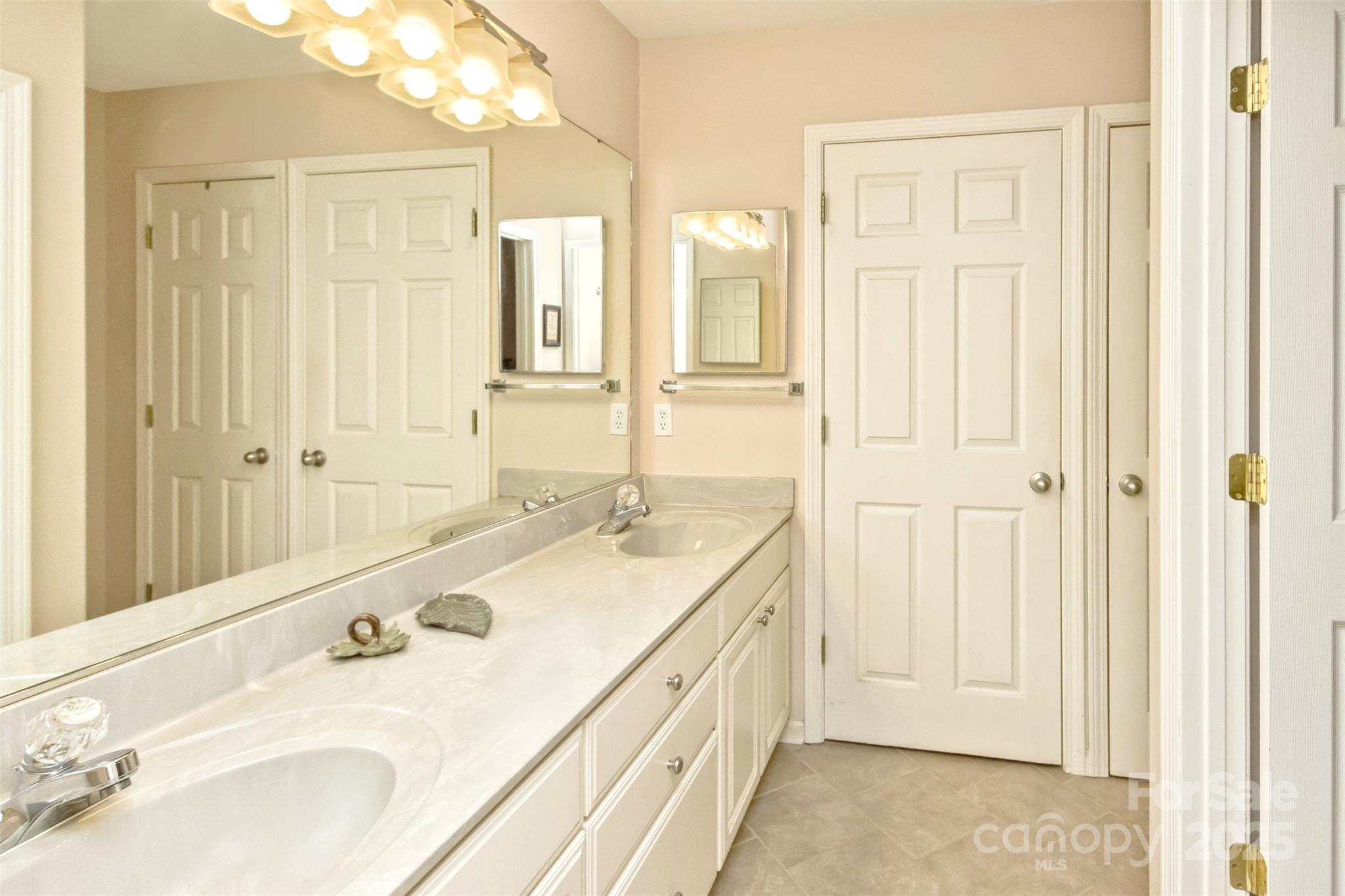 15 Beaverdam Knoll Road — Asheville