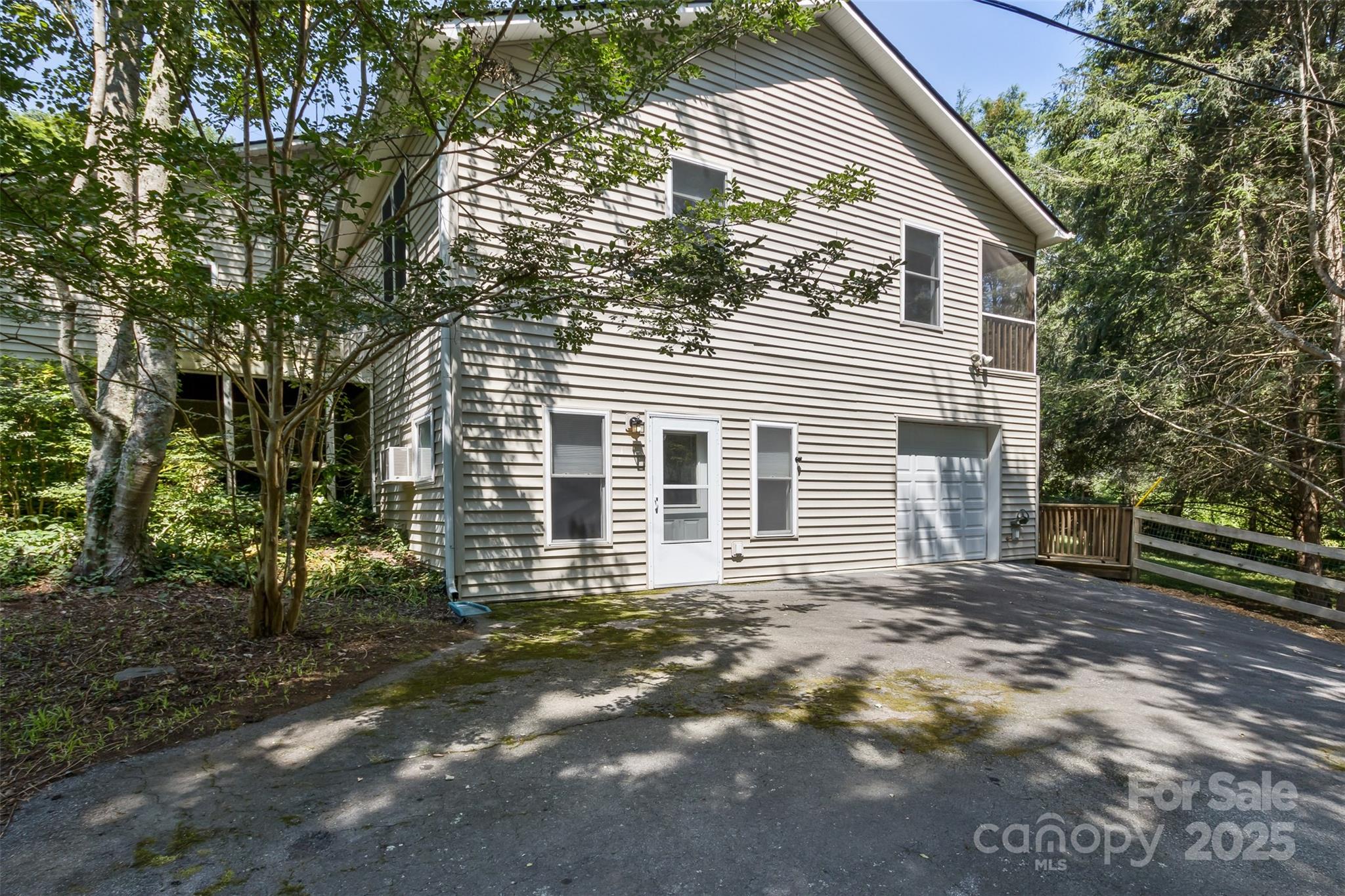 15 Beaverdam Knoll Road — Asheville