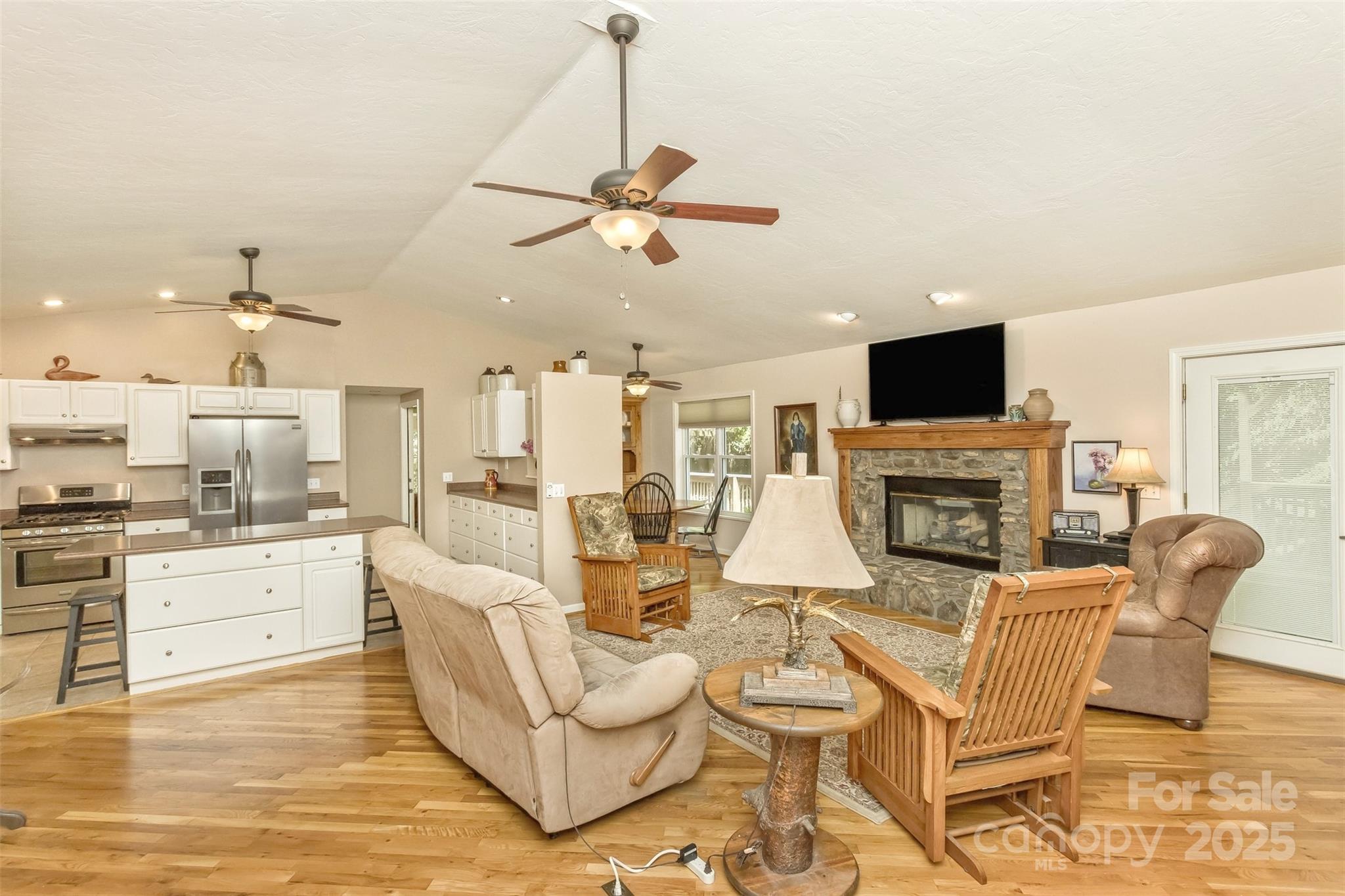 15 Beaverdam Knoll Road — Asheville