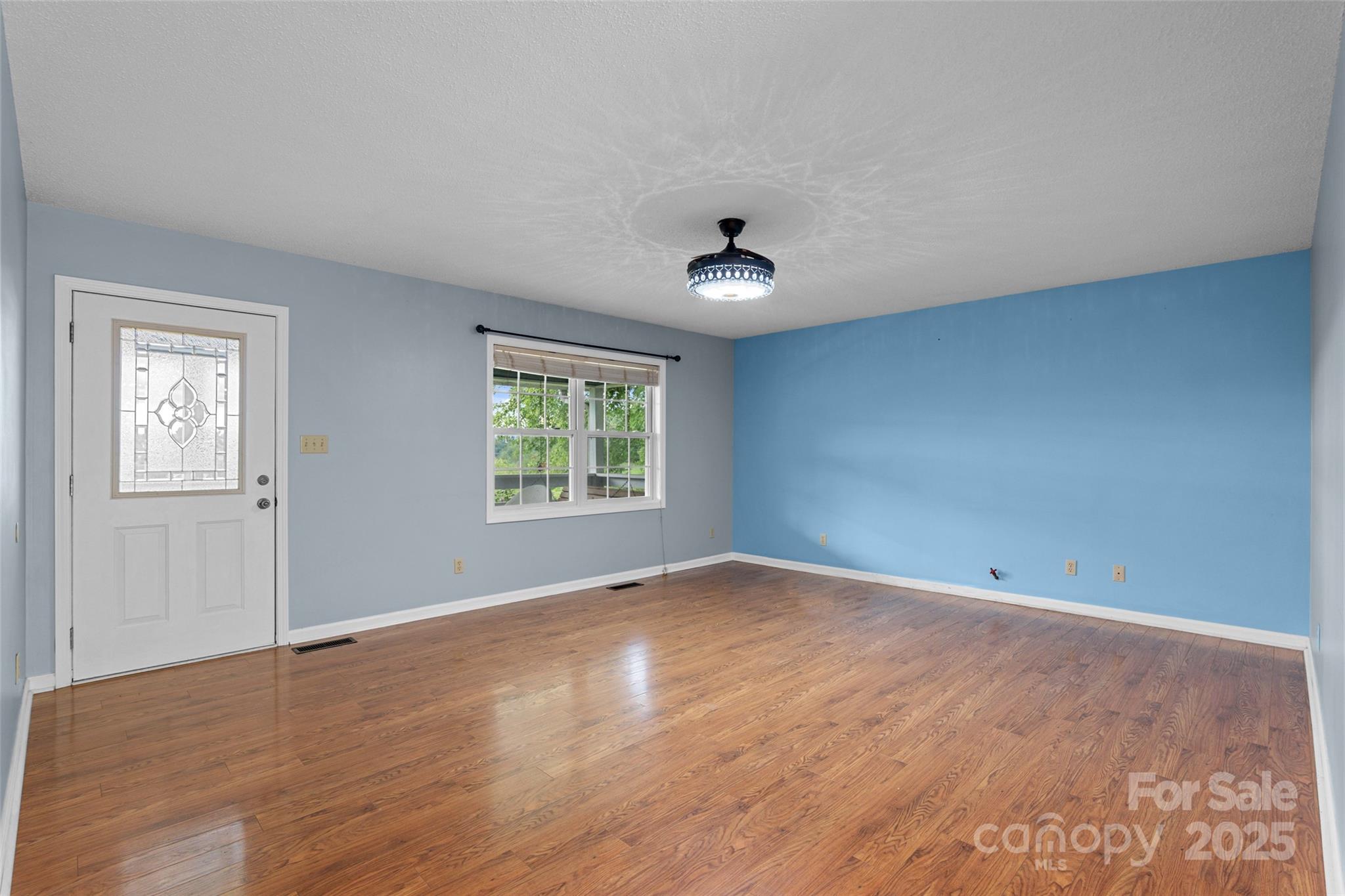 271 Breton Ridge Road — Leicester