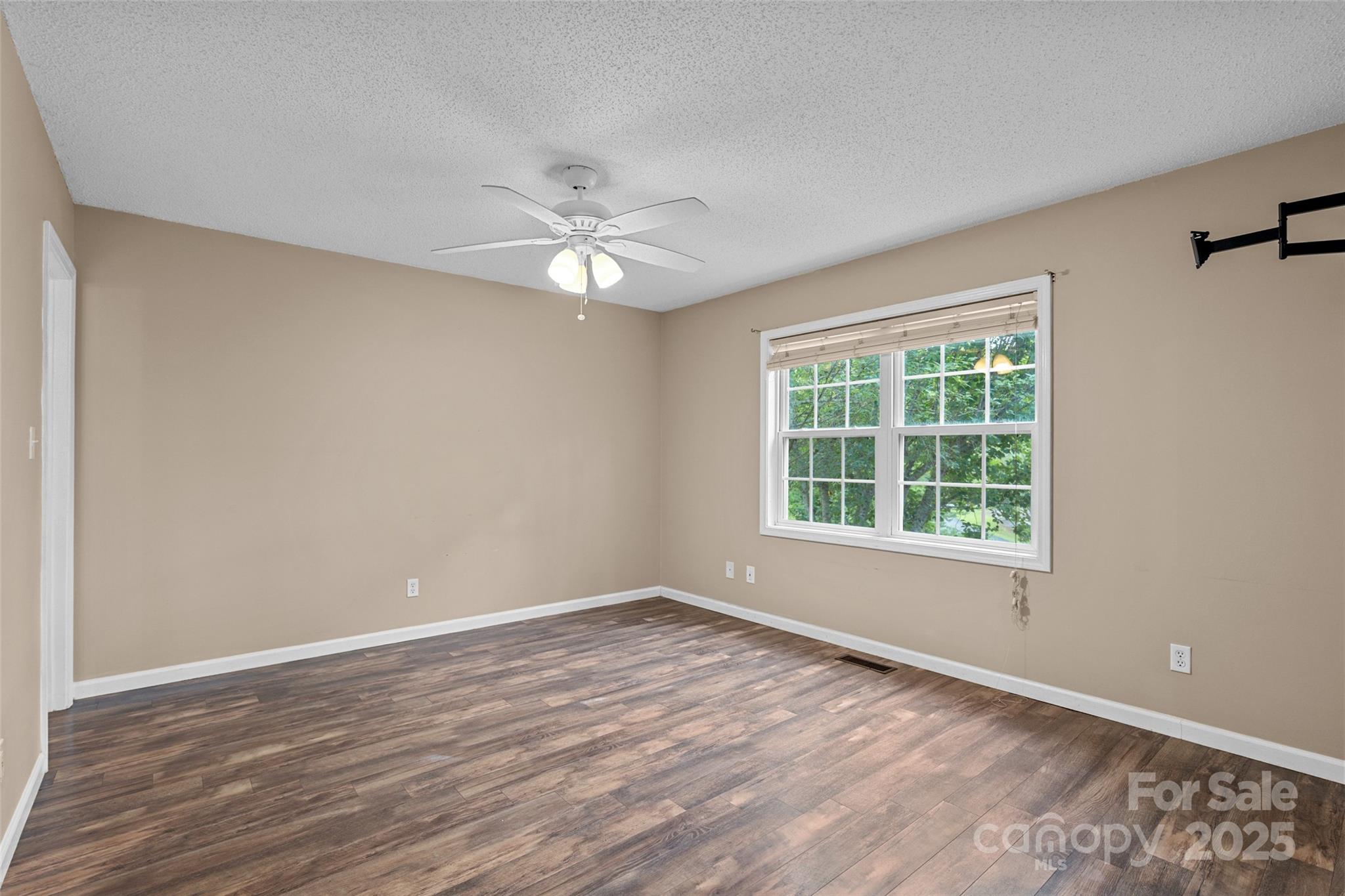 271 Breton Ridge Road — Leicester