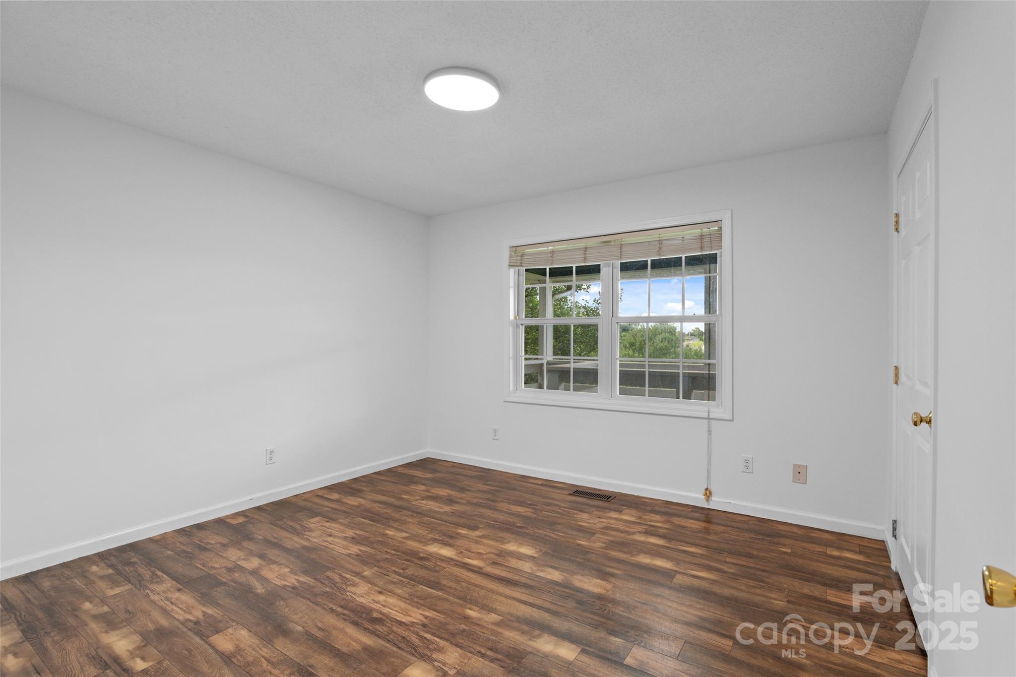 271 Breton Ridge Road — Leicester