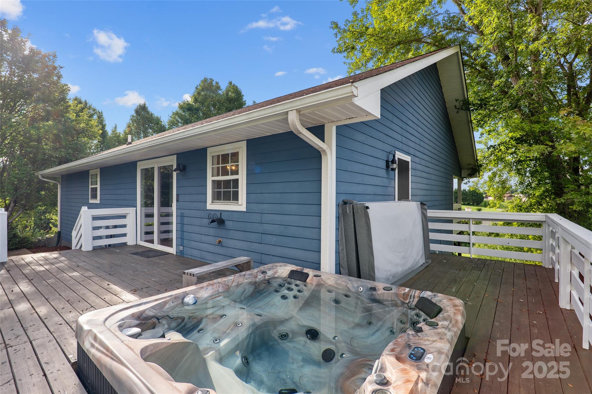271 Breton Ridge Road — Leicester