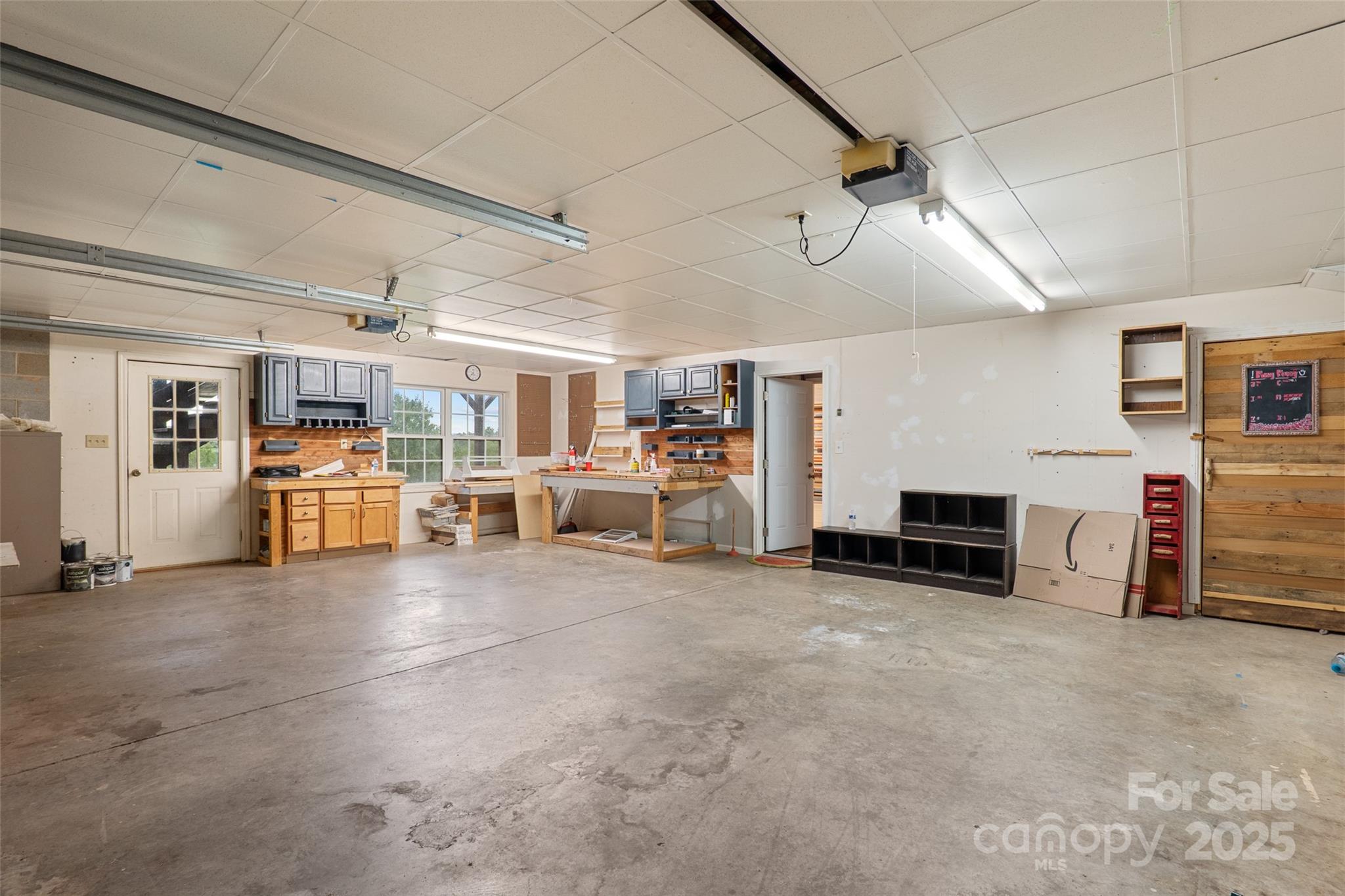 271 Breton Ridge Road — Leicester