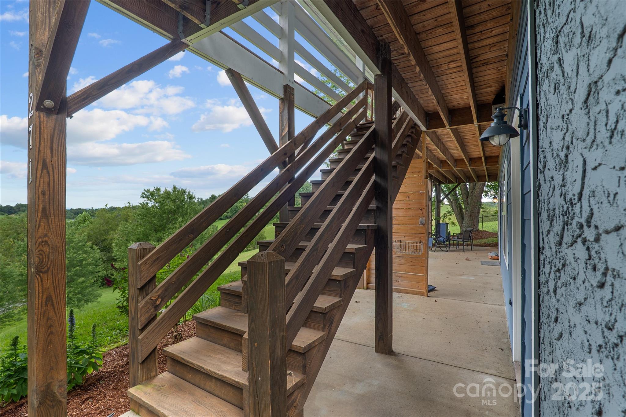 271 Breton Ridge Road — Leicester