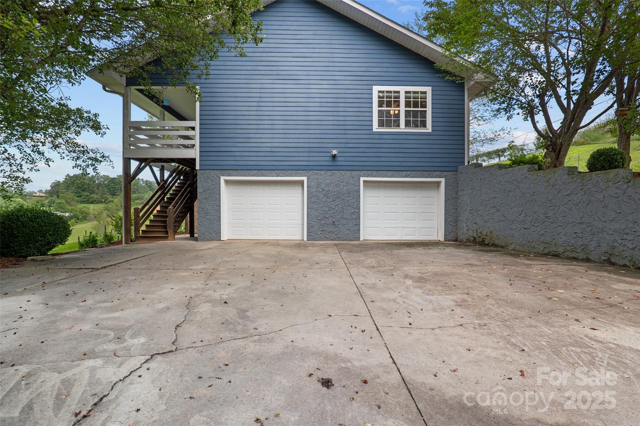 271 Breton Ridge Road — Leicester