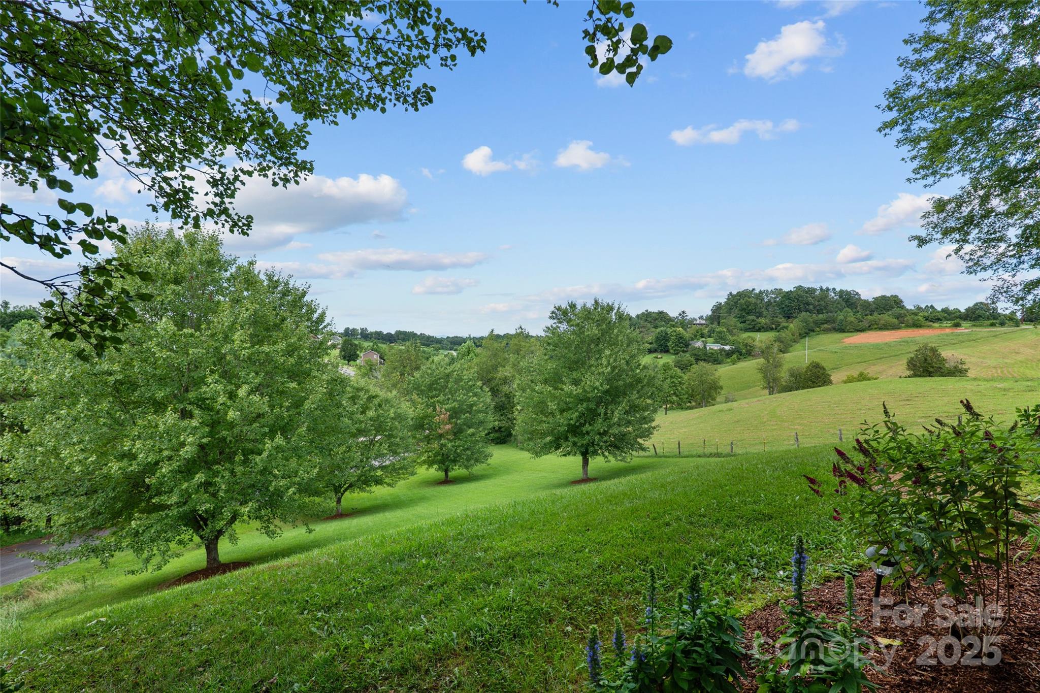 271 Breton Ridge Road — Leicester
