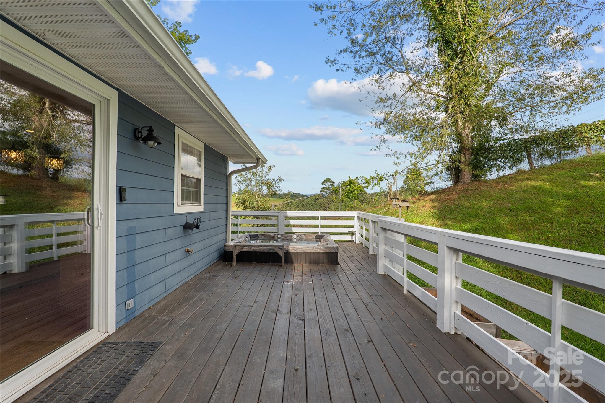 271 Breton Ridge Road — Leicester