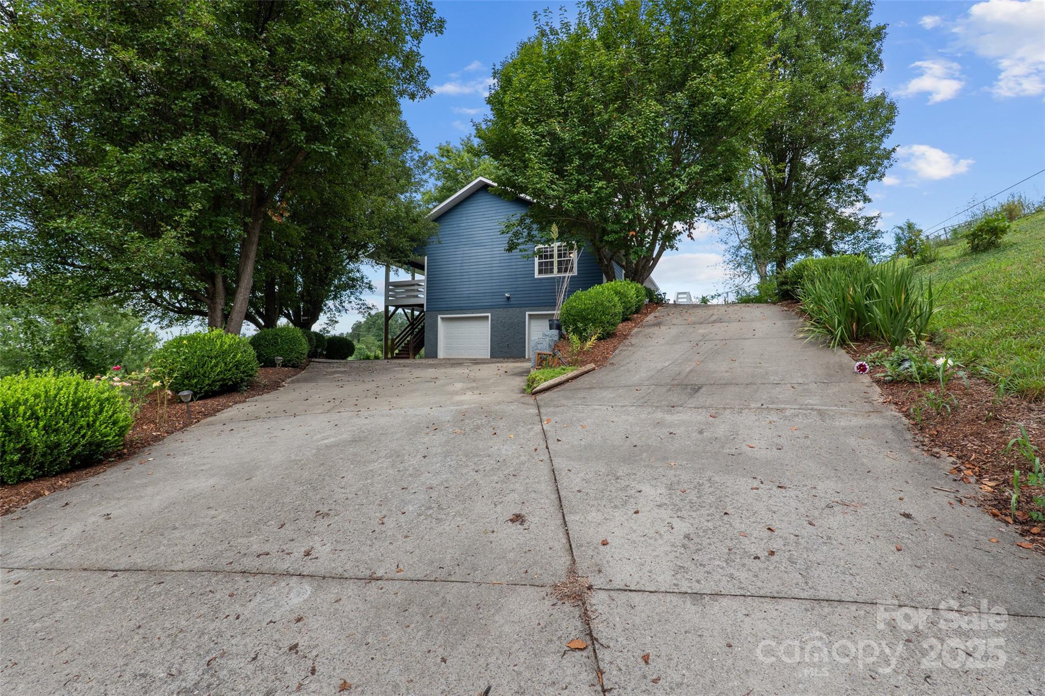 271 Breton Ridge Road — Leicester