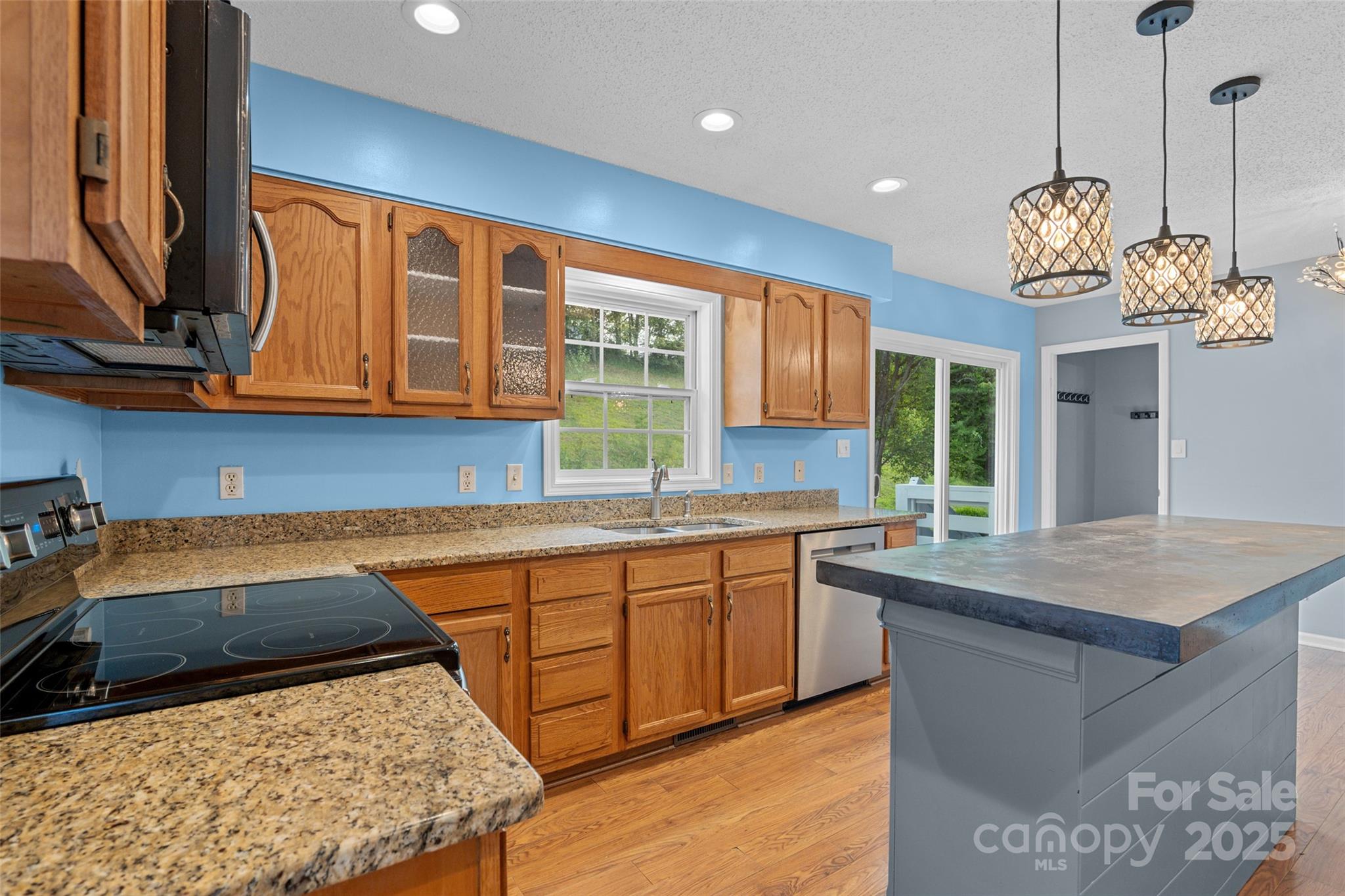 271 Breton Ridge Road — Leicester