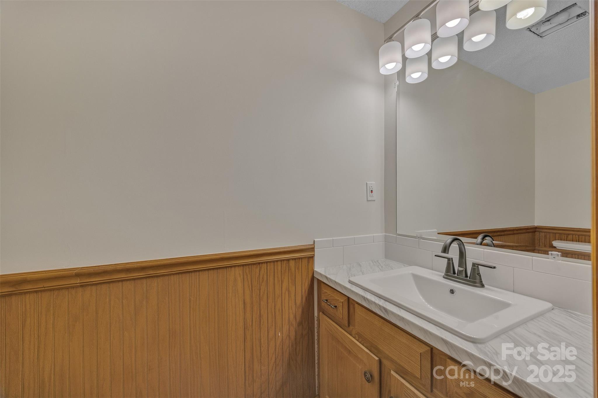 1144 Old Mountain Road — Statesville
