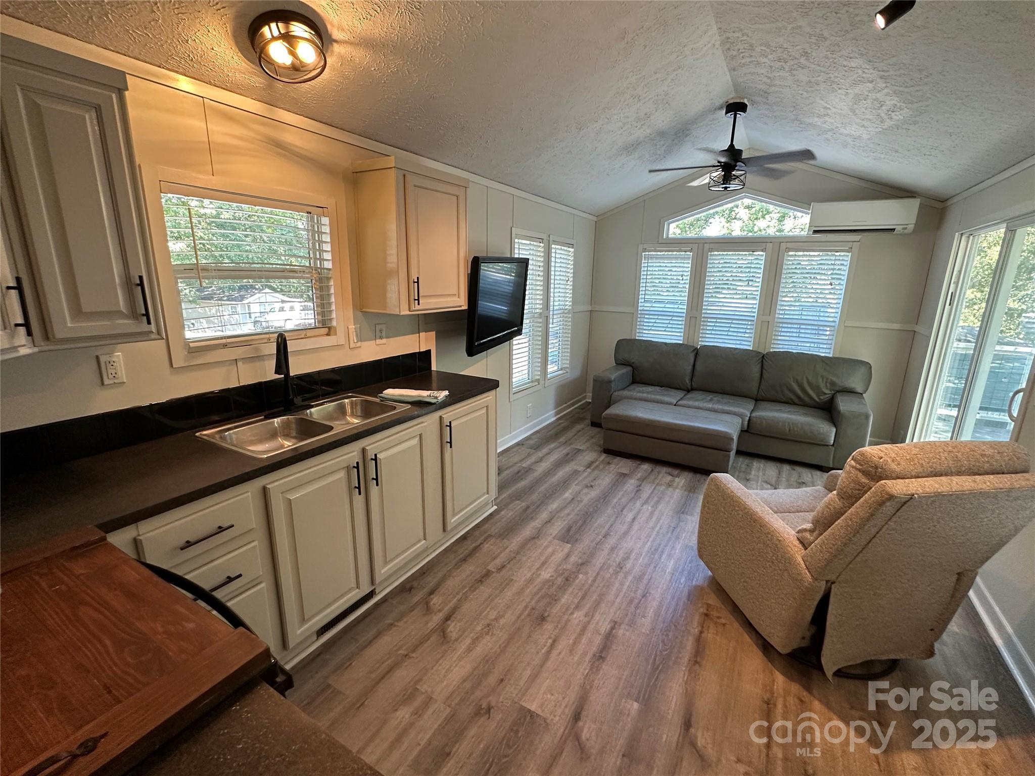 114 Meadowview Circle — New London