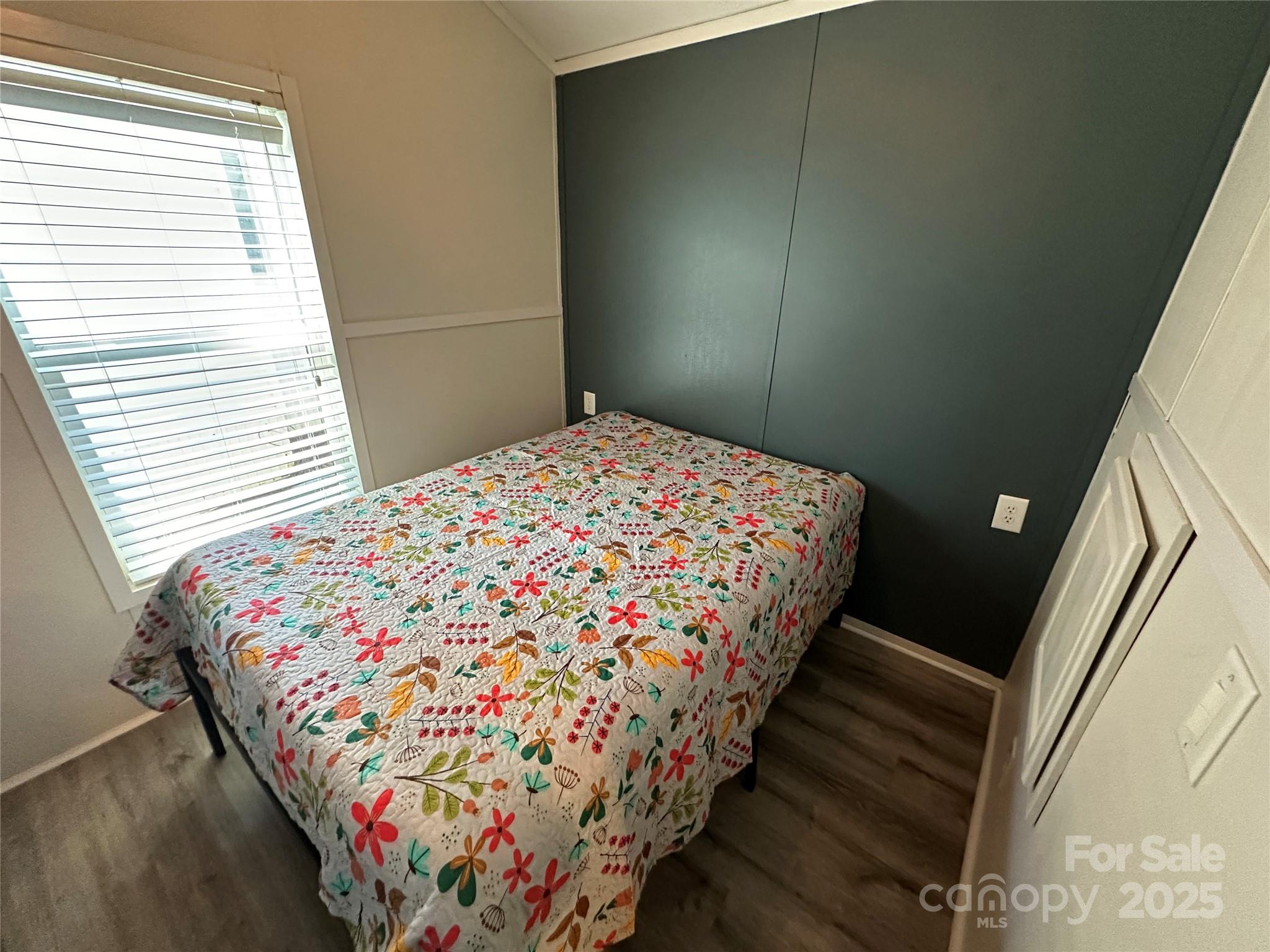 114 Meadowview Circle — New London