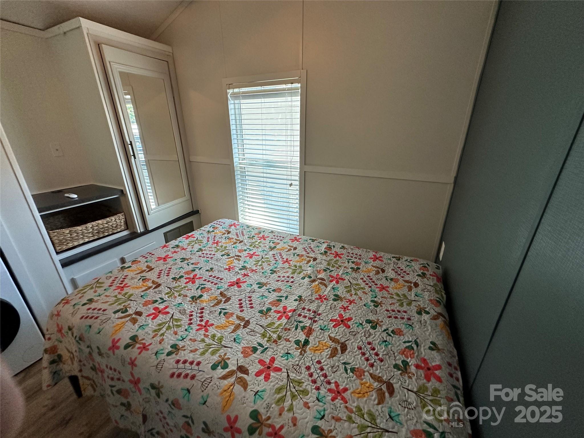 114 Meadowview Circle — New London
