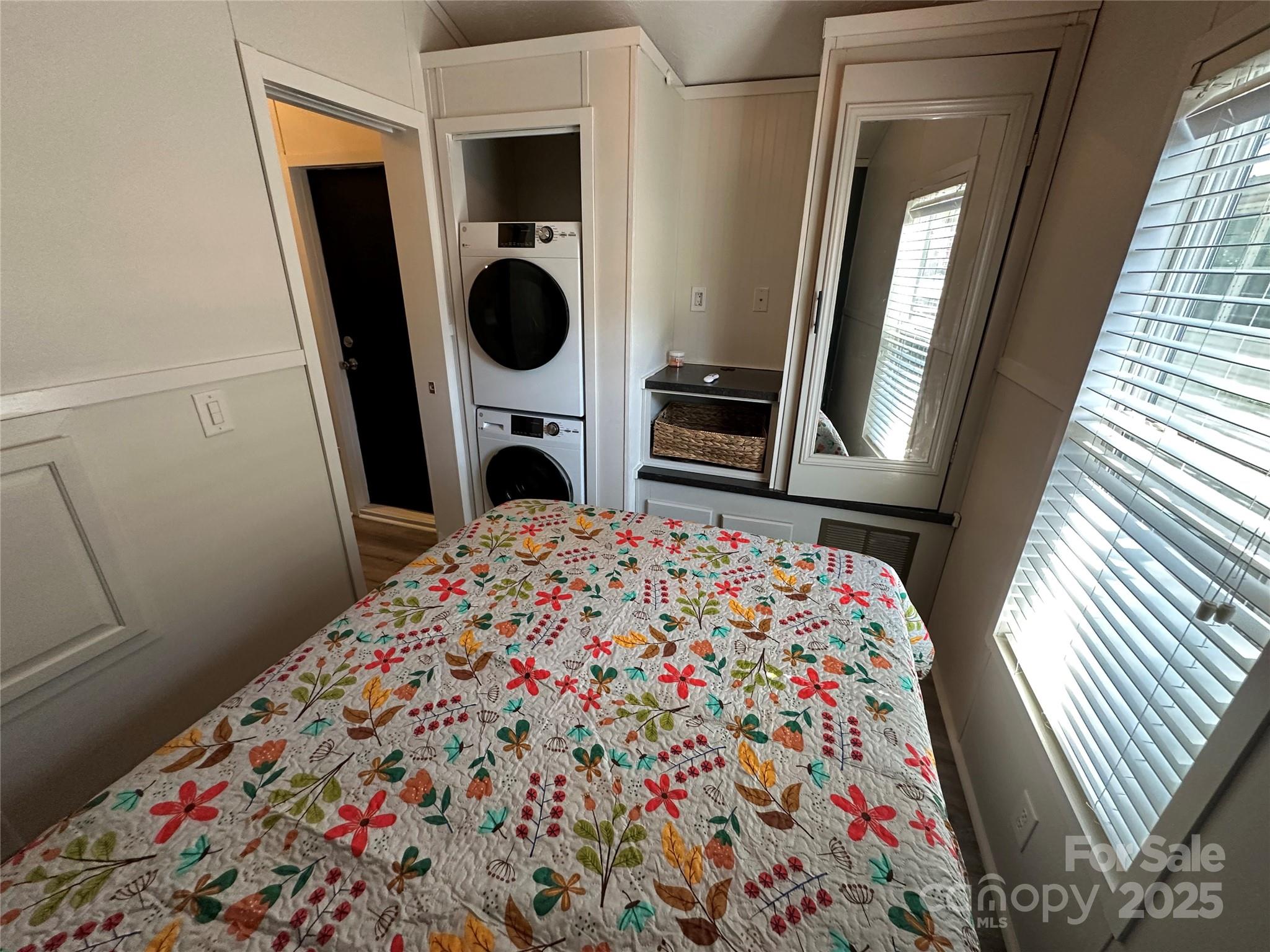 114 Meadowview Circle — New London