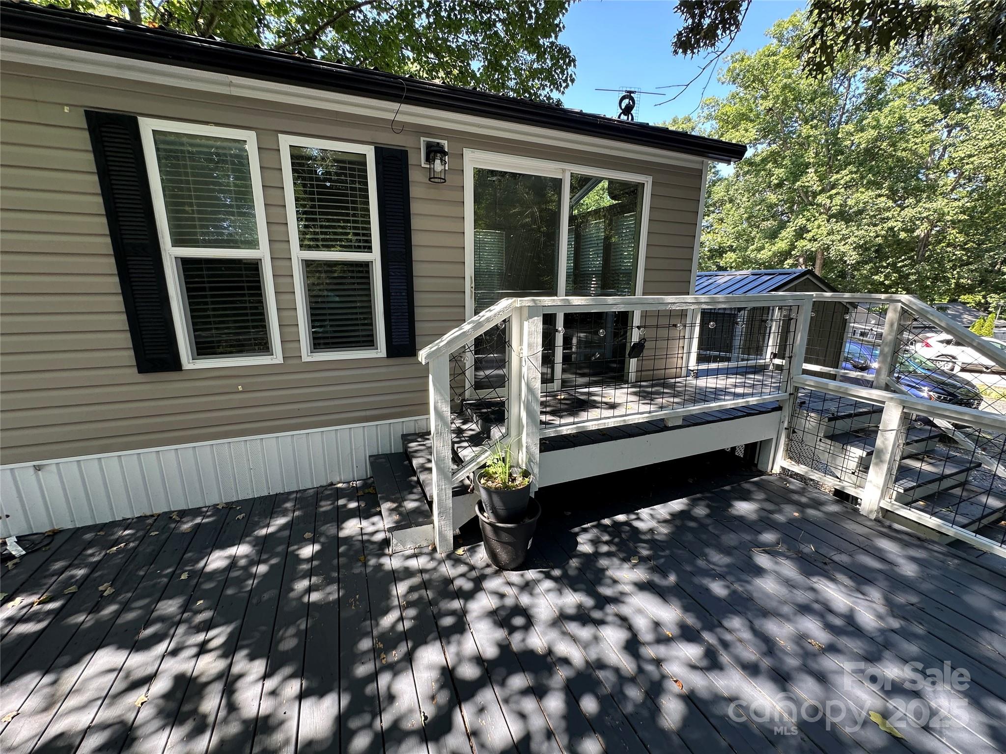 114 Meadowview Circle — New London