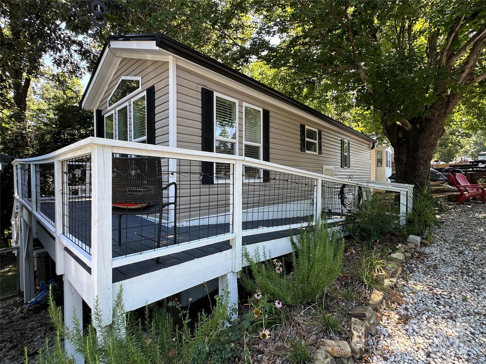 114 Meadowview Circle — New London