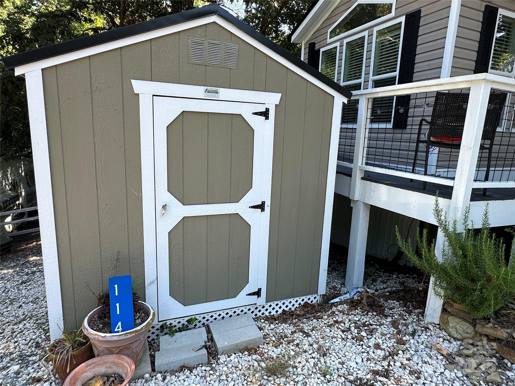 114 Meadowview Circle — New London
