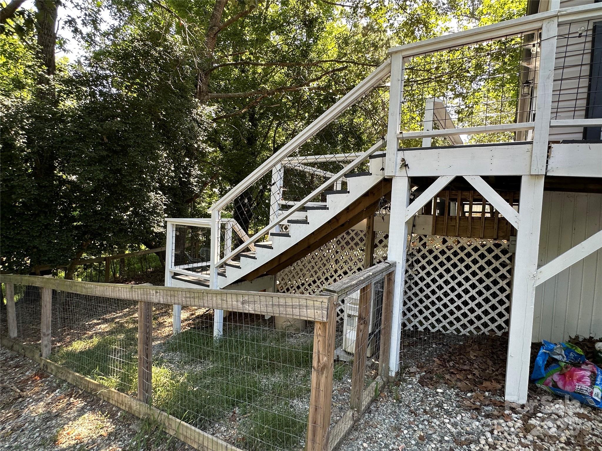 114 Meadowview Circle — New London