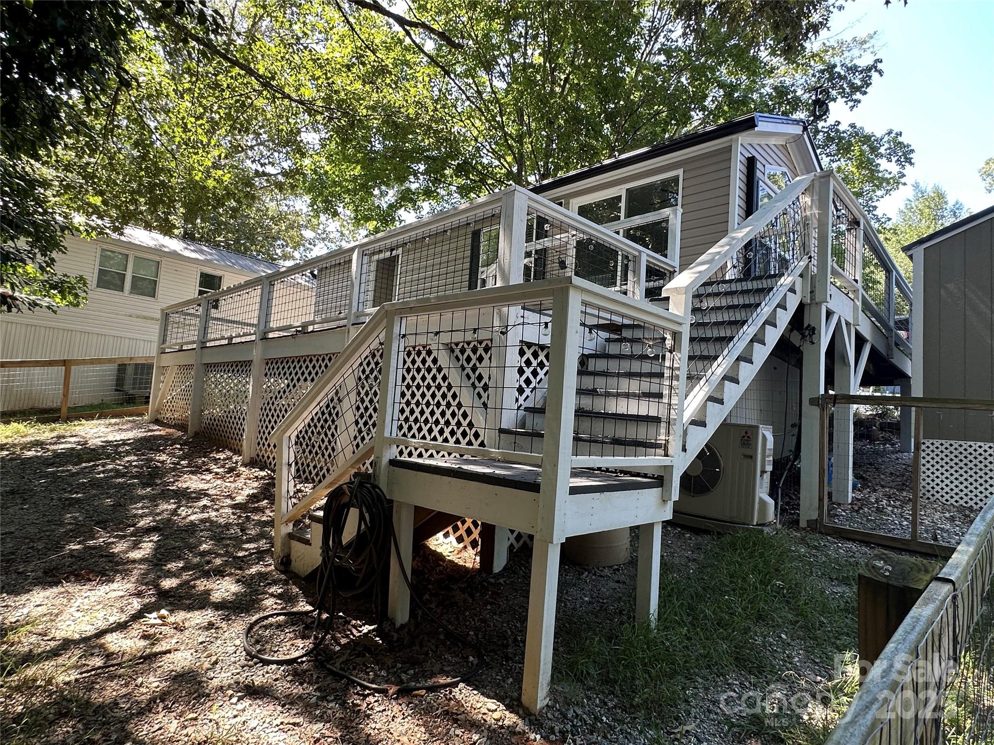 114 Meadowview Circle — New London