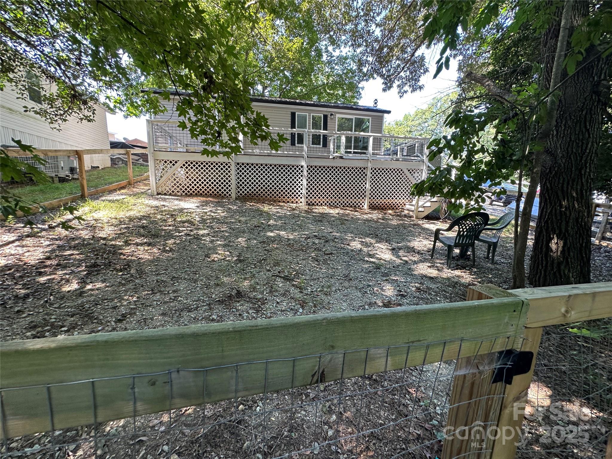 114 Meadowview Circle — New London