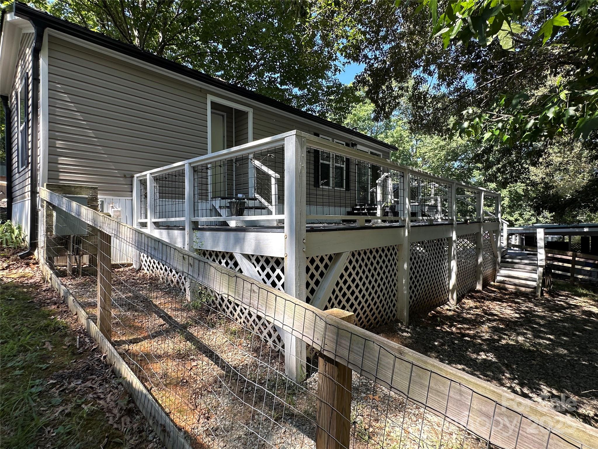 114 Meadowview Circle — New London