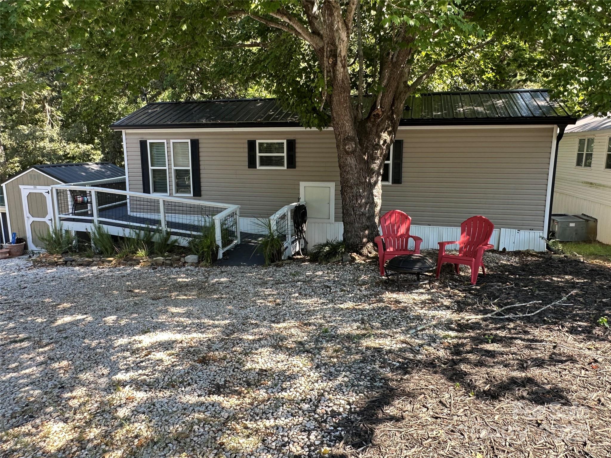 114 Meadowview Circle — New London